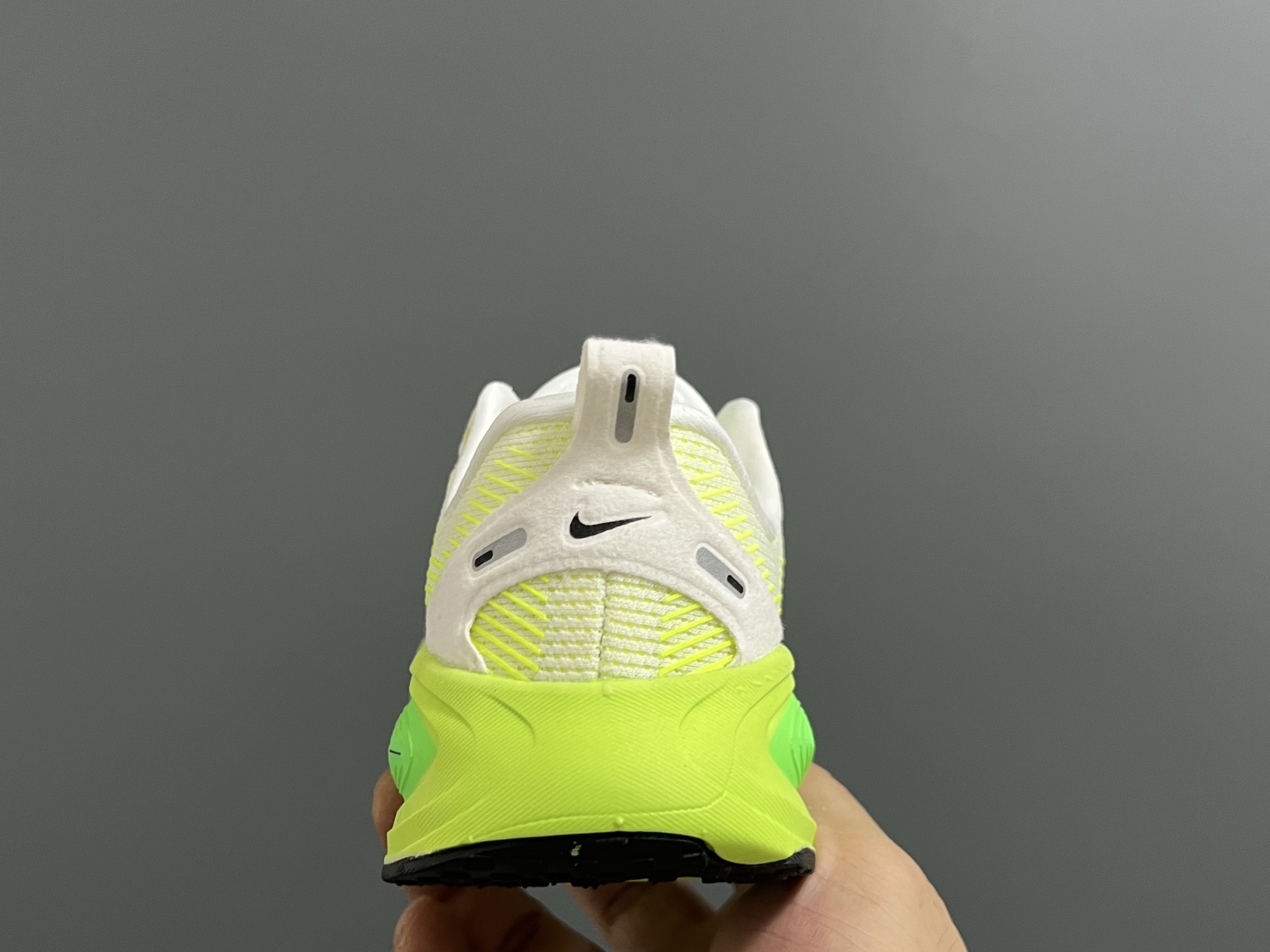 图片[6]-NK 新款迈柔Vomero 18儿童亲子缓震运动鞋 尺码：26-35码，成人36-44码 专柜同步新款🆕 网面拼接、透气舒适☁️ 橡胶耐磨防滑大底，脚感超赞👍🏻 亲子款上脚超帅气🆒-选品中心