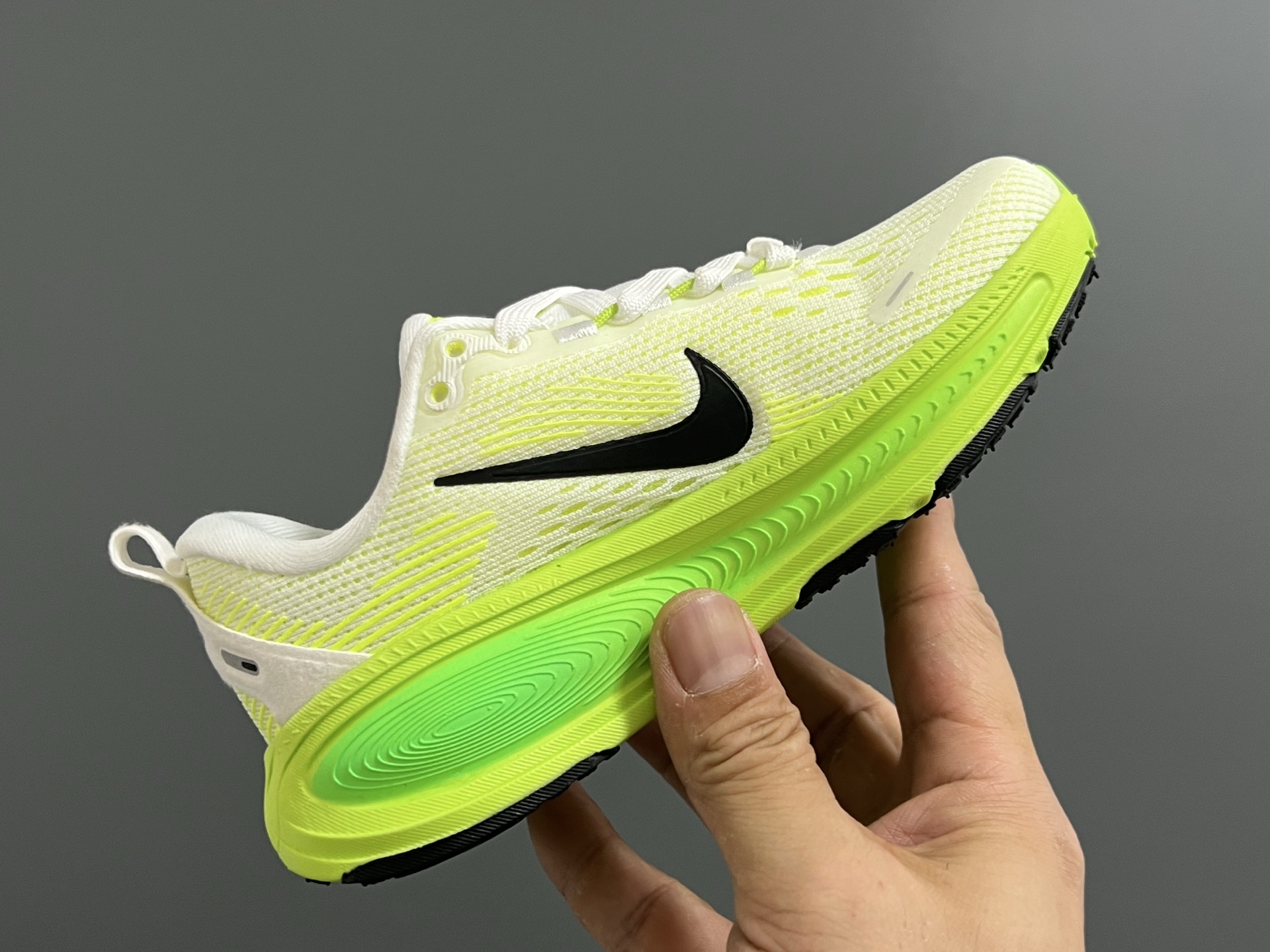 图片[5]-NK 新款迈柔Vomero 18儿童亲子缓震运动鞋 尺码：26-35码，成人36-44码 专柜同步新款🆕 网面拼接、透气舒适☁️ 橡胶耐磨防滑大底，脚感超赞👍🏻 亲子款上脚超帅气🆒-选品中心