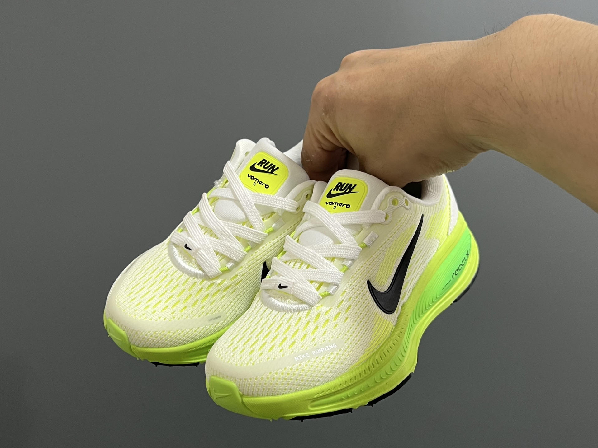 图片[2]-NK 新款迈柔Vomero 18儿童亲子缓震运动鞋 尺码：26-35码，成人36-44码 专柜同步新款🆕 网面拼接、透气舒适☁️ 橡胶耐磨防滑大底，脚感超赞👍🏻 亲子款上脚超帅气🆒-选品中心