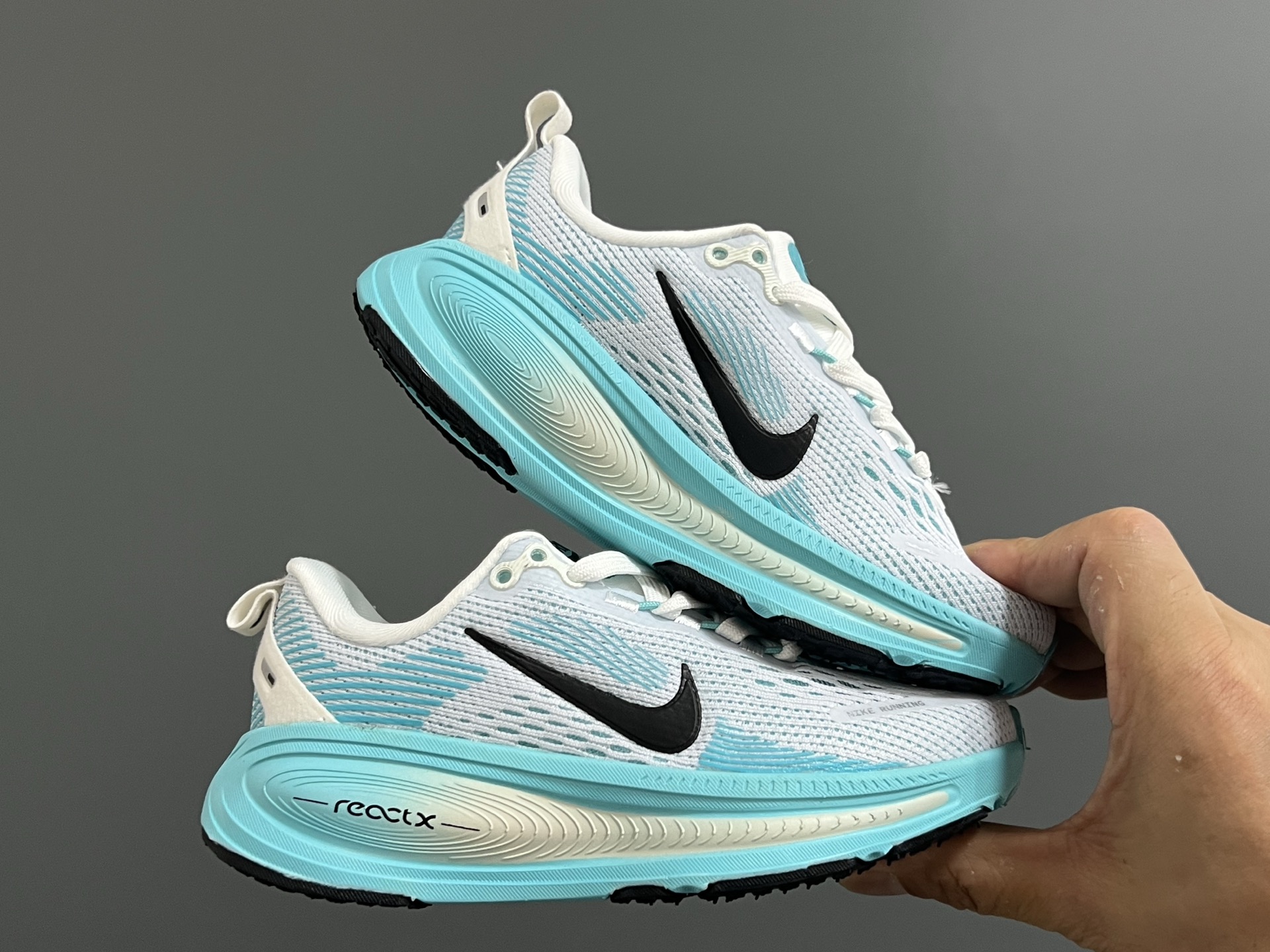 图片[9]-NK 新款迈柔Vomero 18儿童亲子缓震运动鞋 尺码：26-35码，成人36-44码 专柜同步新款🆕 网面拼接、透气舒适☁️ 橡胶耐磨防滑大底，脚感超赞👍🏻 亲子款上脚超帅气🆒-选品中心