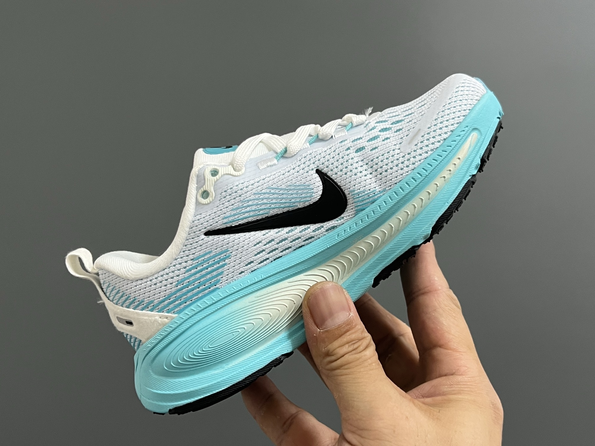 图片[6]-NK 新款迈柔Vomero 18儿童亲子缓震运动鞋 尺码：26-35码，成人36-44码 专柜同步新款🆕 网面拼接、透气舒适☁️ 橡胶耐磨防滑大底，脚感超赞👍🏻 亲子款上脚超帅气🆒-选品中心