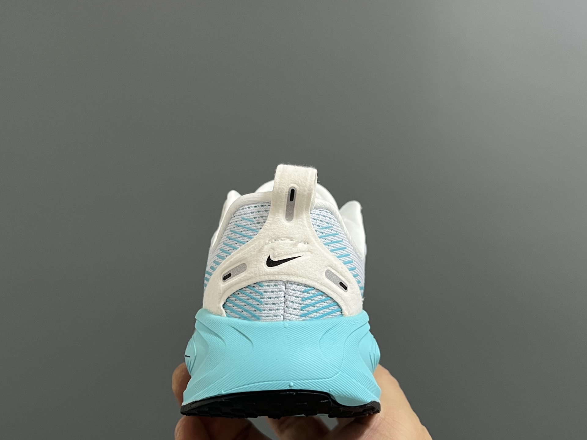 图片[7]-NK 新款迈柔Vomero 18儿童亲子缓震运动鞋 尺码：26-35码，成人36-44码 专柜同步新款🆕 网面拼接、透气舒适☁️ 橡胶耐磨防滑大底，脚感超赞👍🏻 亲子款上脚超帅气🆒-选品中心