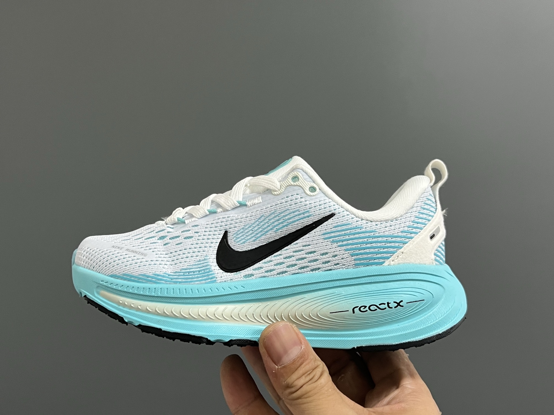 图片[4]-NK 新款迈柔Vomero 18儿童亲子缓震运动鞋 尺码：26-35码，成人36-44码 专柜同步新款🆕 网面拼接、透气舒适☁️ 橡胶耐磨防滑大底，脚感超赞👍🏻 亲子款上脚超帅气🆒-选品中心