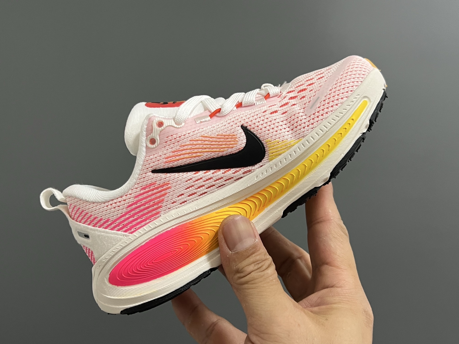 图片[5]-NK 新款迈柔Vomero 18儿童亲子缓震运动鞋 尺码：26-35码，成人36-44码 专柜同步新款🆕 网面拼接、透气舒适☁️ 橡胶耐磨防滑大底，脚感超赞👍🏻 亲子款上脚超帅气🆒-选品中心