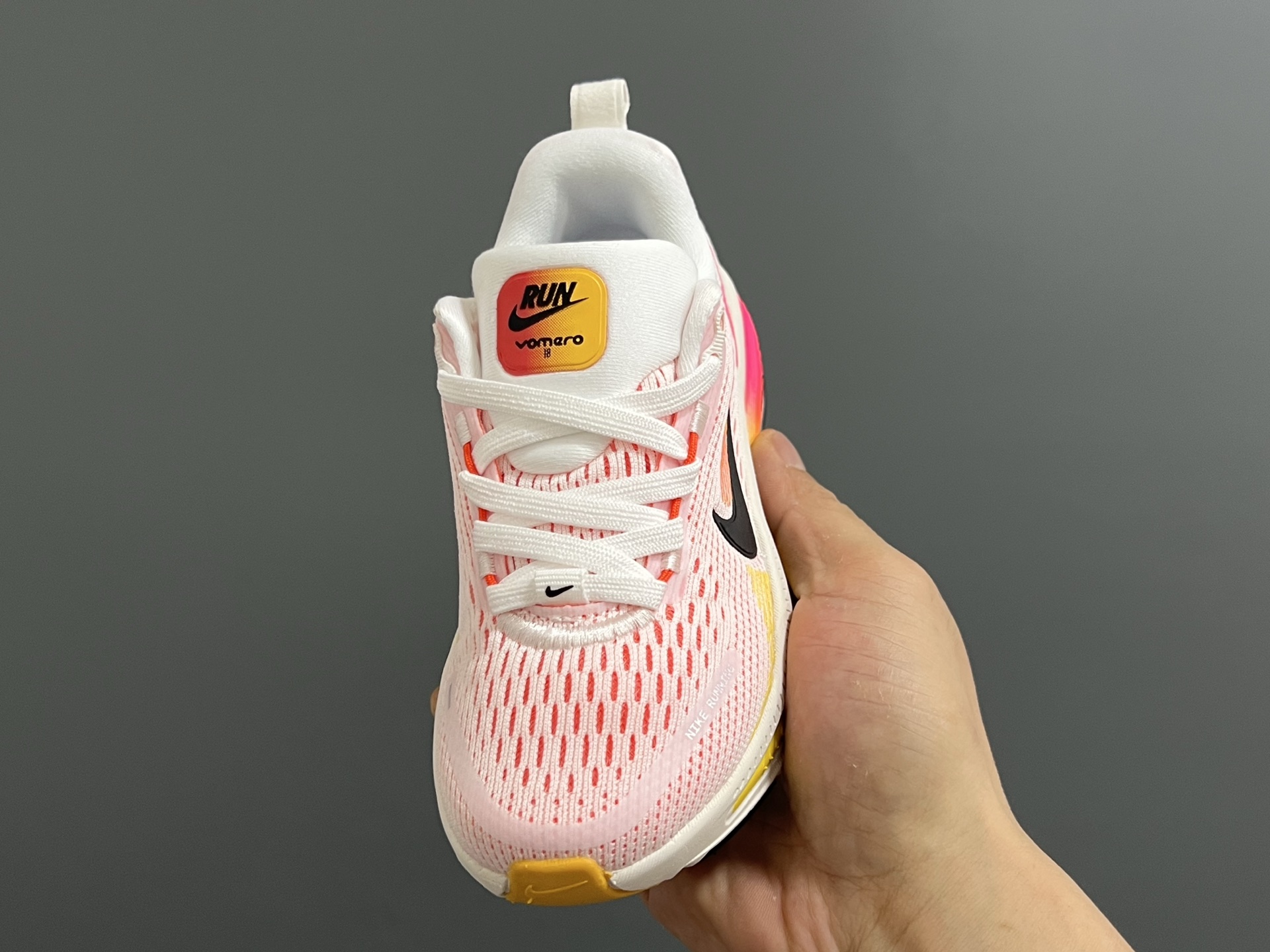 图片[3]-NK 新款迈柔Vomero 18儿童亲子缓震运动鞋 尺码：26-35码，成人36-44码 专柜同步新款🆕 网面拼接、透气舒适☁️ 橡胶耐磨防滑大底，脚感超赞👍🏻 亲子款上脚超帅气🆒-选品中心