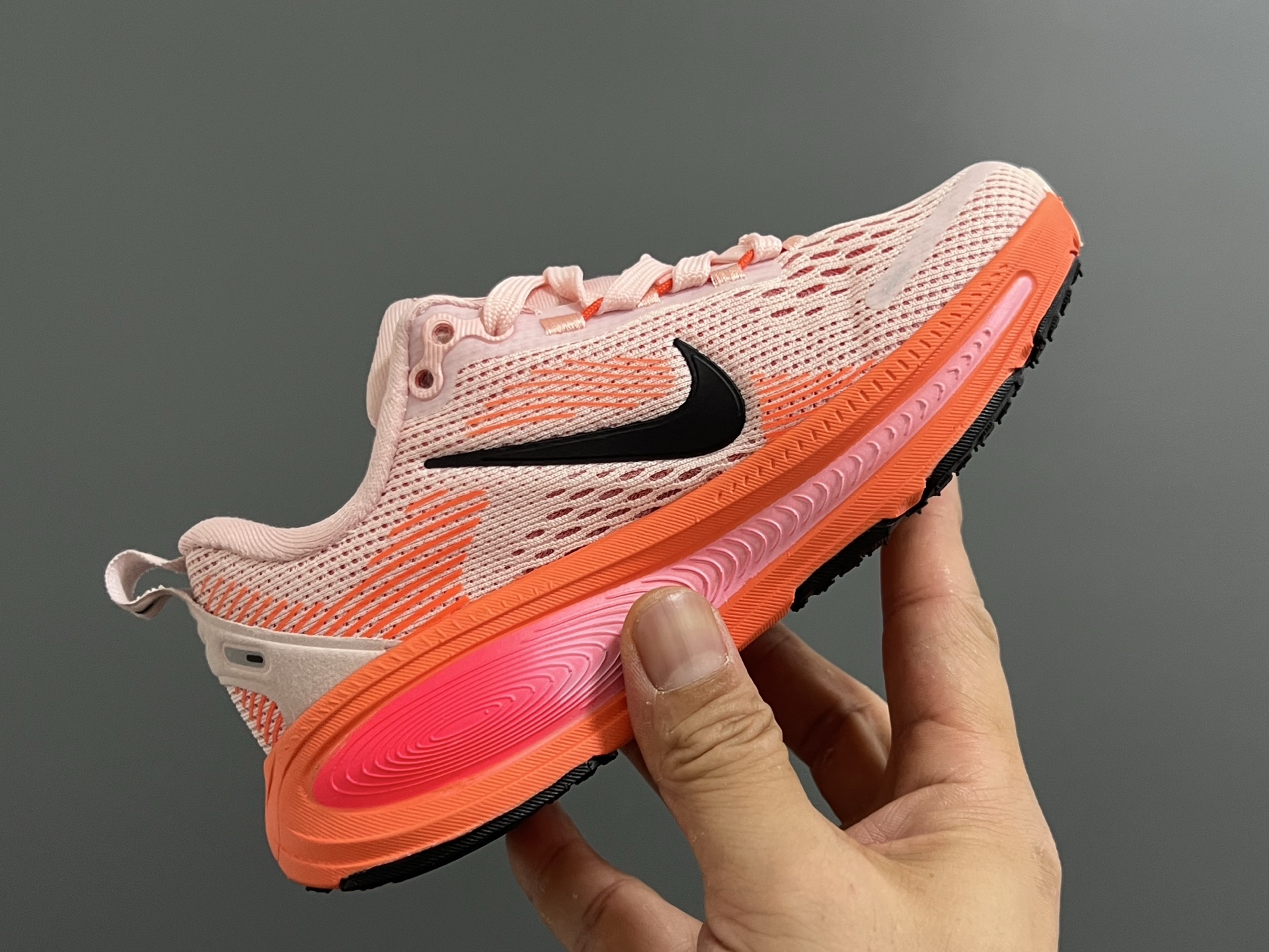 图片[8]-NK 新款迈柔Vomero 18儿童亲子缓震运动鞋 尺码：26-35码，成人36-44码 专柜同步新款🆕 网面拼接、透气舒适☁️ 橡胶耐磨防滑大底，脚感超赞👍🏻 亲子款上脚超帅气🆒-选品中心