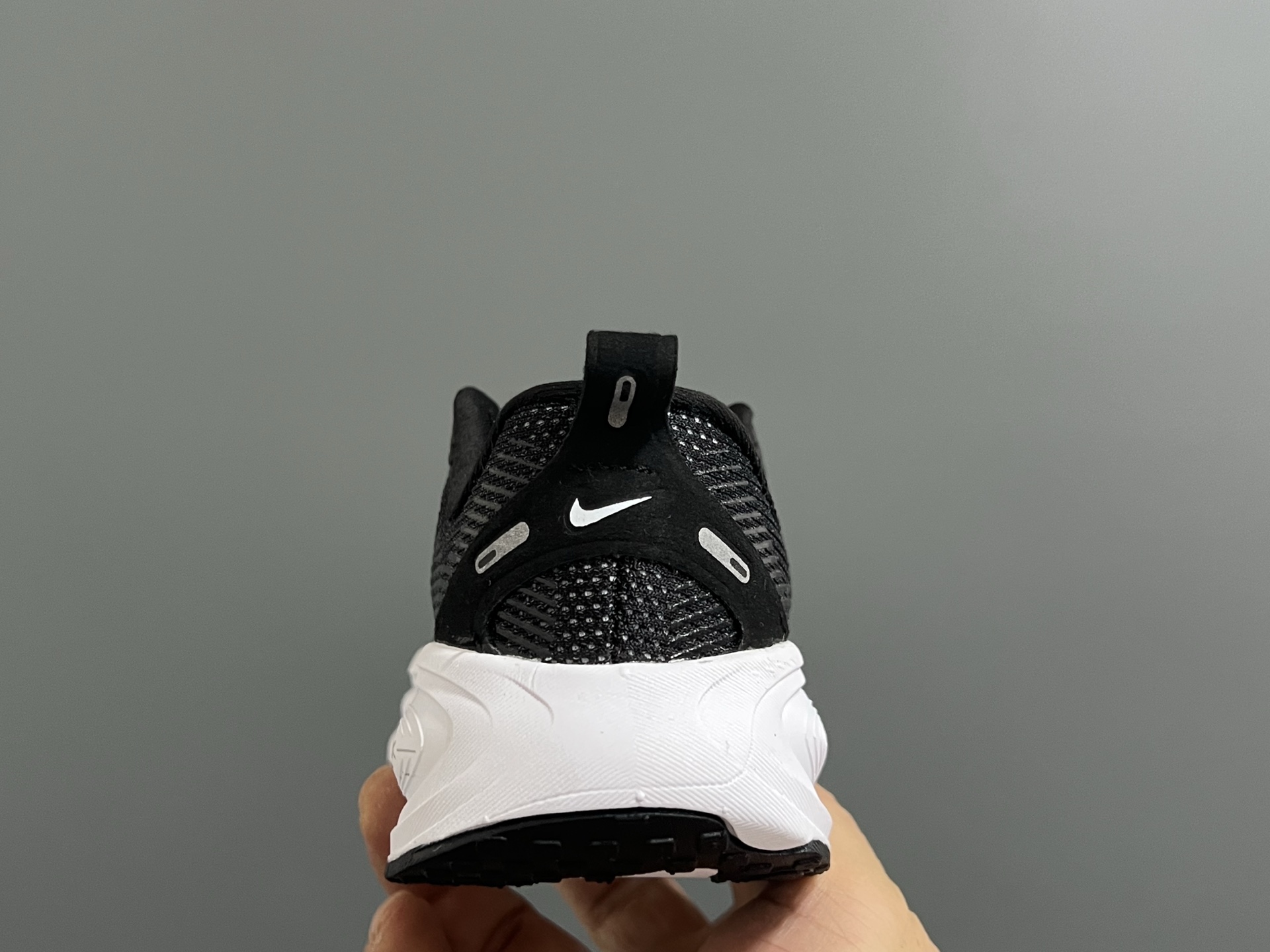 图片[6]-NK 新款迈柔Vomero 18儿童亲子缓震运动鞋 尺码：26-35码，成人36-44码 专柜同步新款🆕 网面拼接、透气舒适☁️ 橡胶耐磨防滑大底，脚感超赞👍🏻 亲子款上脚超帅气🆒-选品中心