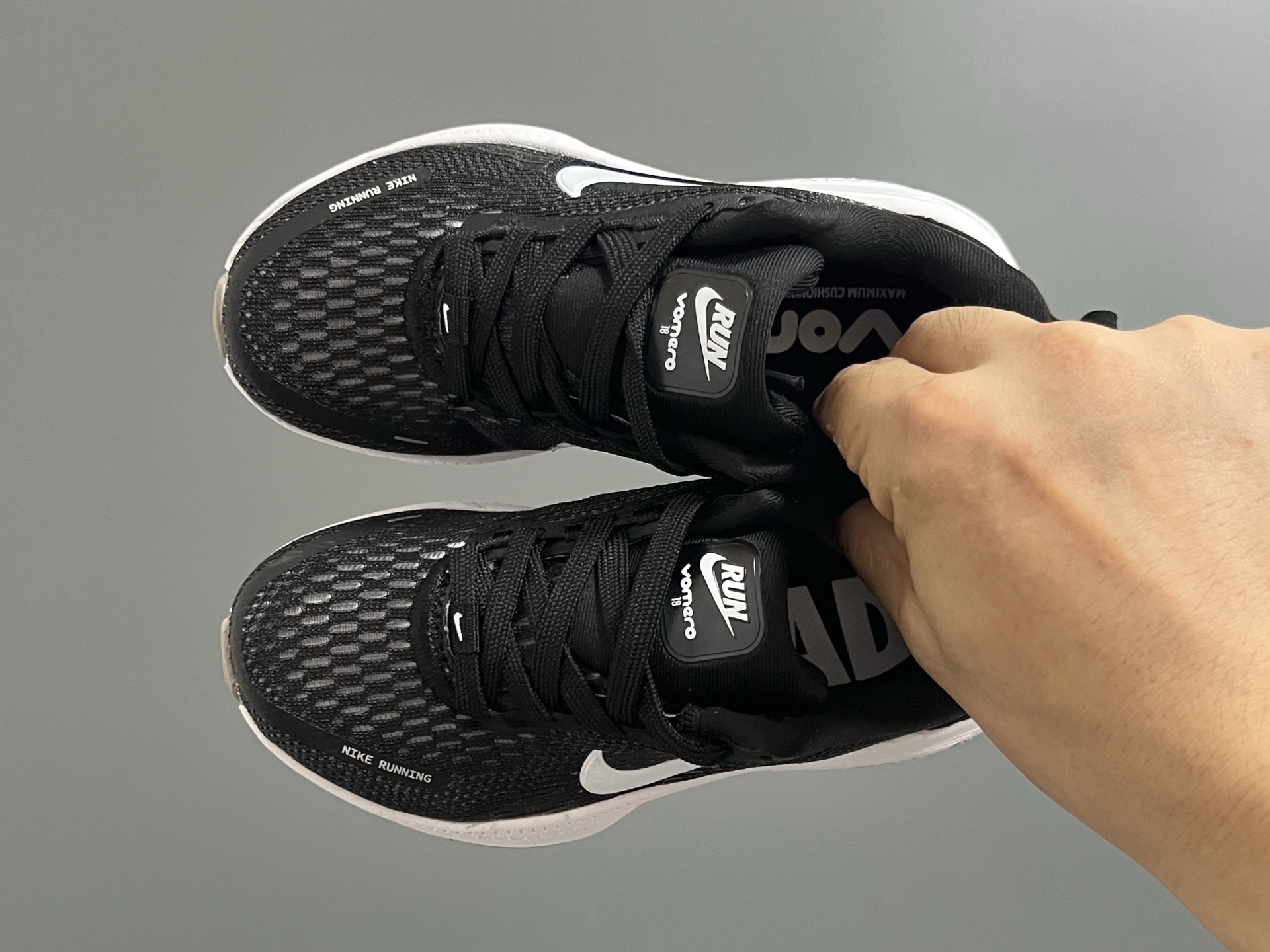 NK 新款迈柔Vomero 18儿童亲子缓震运动鞋 尺码：26-35码，成人36-44码 专柜同步新款🆕 网面拼接、透气舒适☁️ 橡胶耐磨防滑大底，脚感超赞👍🏻 亲子款上脚超帅气🆒-选品中心