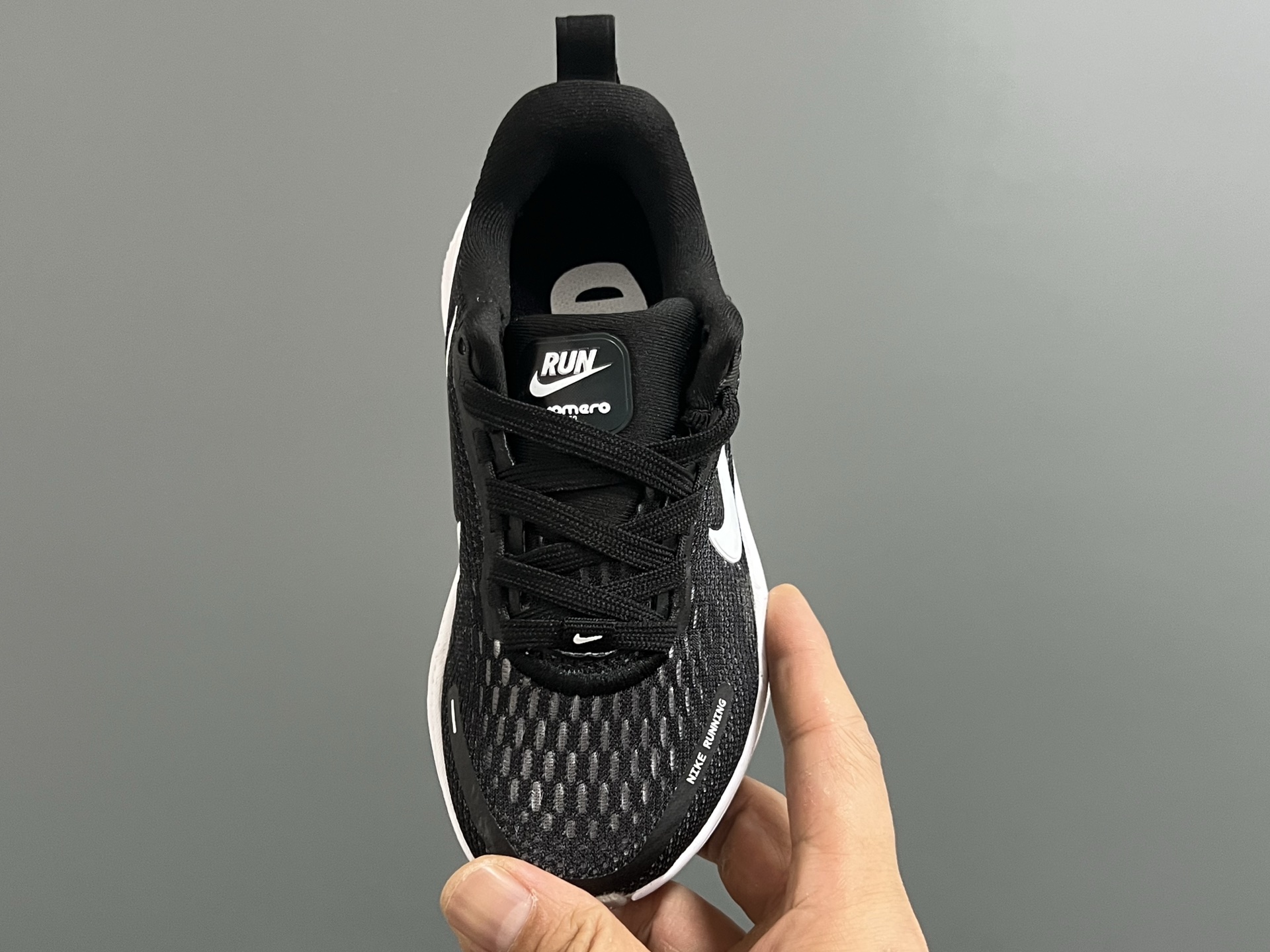 图片[8]-NK 新款迈柔Vomero 18儿童亲子缓震运动鞋 尺码：26-35码，成人36-44码 专柜同步新款🆕 网面拼接、透气舒适☁️ 橡胶耐磨防滑大底，脚感超赞👍🏻 亲子款上脚超帅气🆒-选品中心