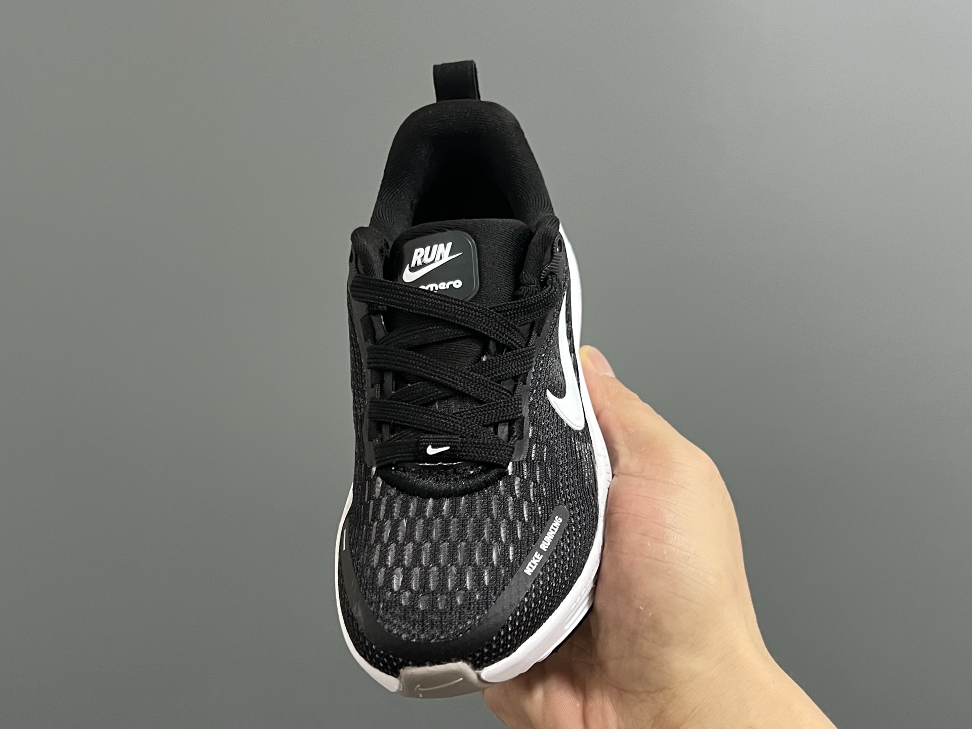 图片[3]-NK 新款迈柔Vomero 18儿童亲子缓震运动鞋 尺码：26-35码，成人36-44码 专柜同步新款🆕 网面拼接、透气舒适☁️ 橡胶耐磨防滑大底，脚感超赞👍🏻 亲子款上脚超帅气🆒-选品中心