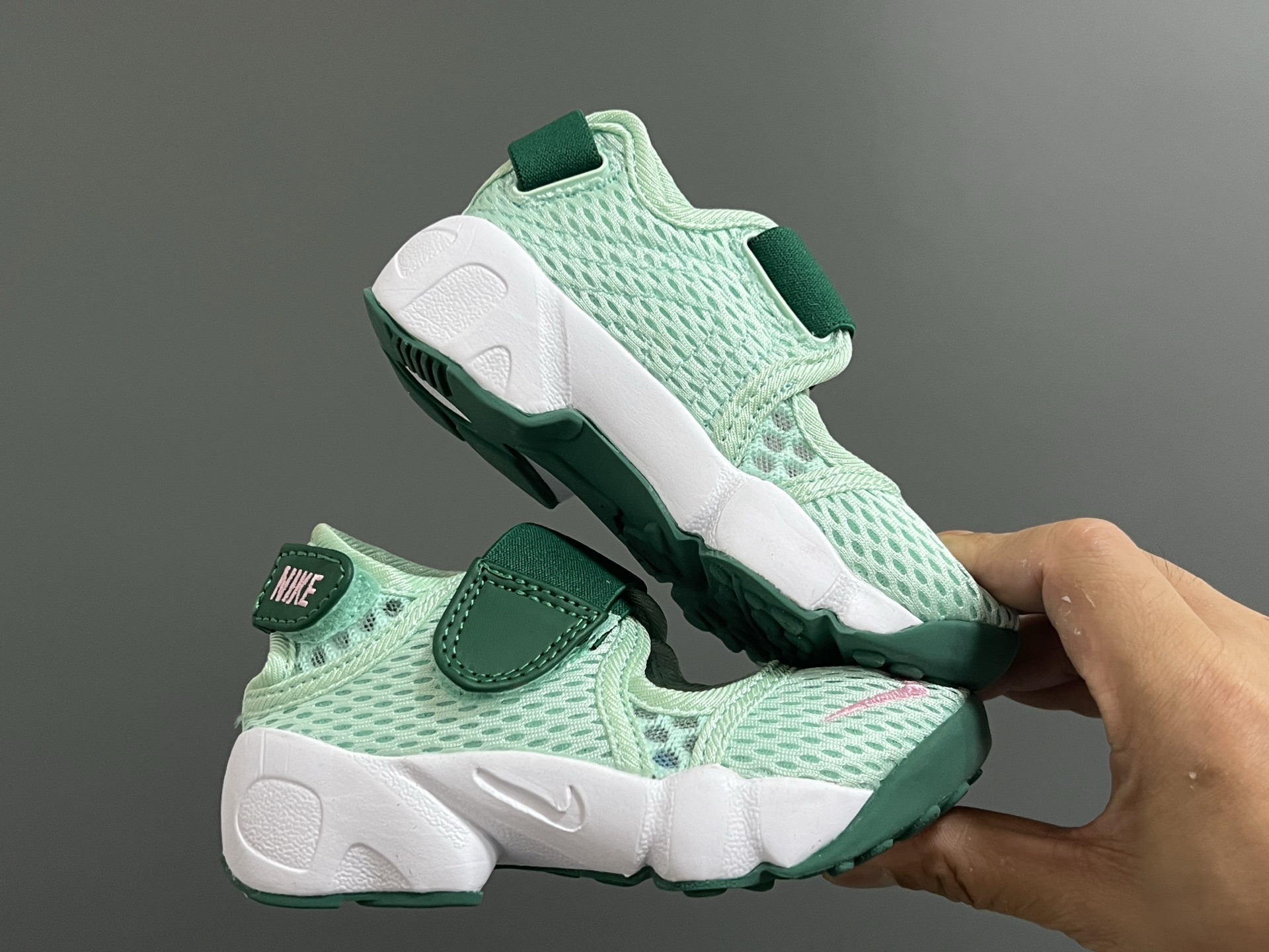 图片[9]-NK新款忍者网面儿童透气凉鞋 尺码：24-37码 超萌的忍者款式🔥 网面镂空设计，透气又舒适☁️ 魔术贴设计，穿脱方便✌🏻 橡胶耐磨防滑大底，脚感不言而喻✔️ 时髦又洋气✨-选品中心