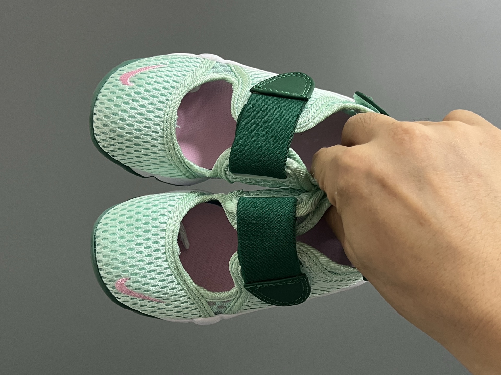 NK新款忍者网面儿童透气凉鞋 尺码：24-37码 超萌的忍者款式🔥 网面镂空设计，透气又舒适☁️ 魔术贴设计，穿脱方便✌🏻 橡胶耐磨防滑大底，脚感不言而喻✔️ 时髦又洋气✨-选品中心