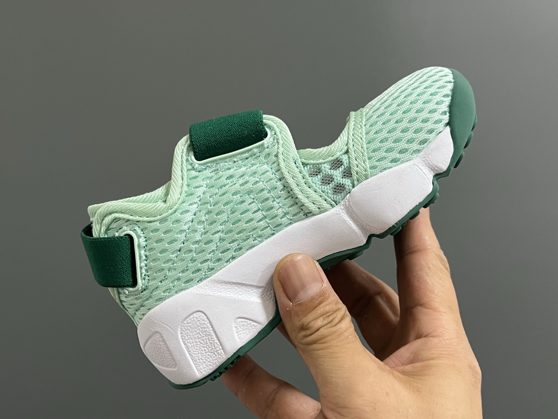 图片[6]-NK新款忍者网面儿童透气凉鞋 尺码：24-37码 超萌的忍者款式🔥 网面镂空设计，透气又舒适☁️ 魔术贴设计，穿脱方便✌🏻 橡胶耐磨防滑大底，脚感不言而喻✔️ 时髦又洋气✨-选品中心