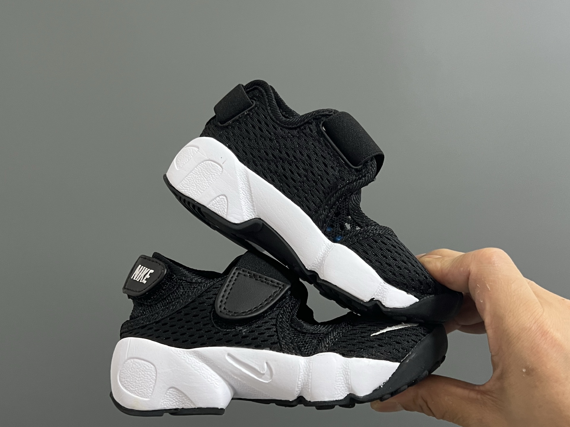 图片[9]-NK新款忍者网面儿童透气凉鞋 尺码：24-37码 超萌的忍者款式🔥 网面镂空设计，透气又舒适☁️ 魔术贴设计，穿脱方便✌🏻 橡胶耐磨防滑大底，脚感不言而喻✔️ 时髦又洋气✨-选品中心