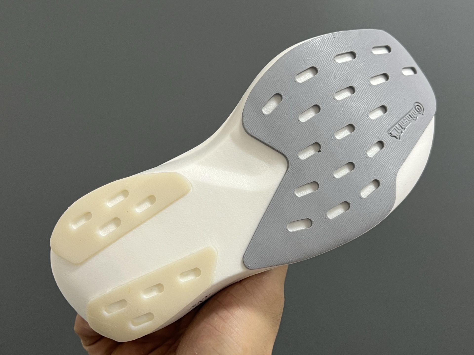 图片[5]-A家新款SL网面鞋带儿童运动鞋 尺码：26-37码 经典SL老爹款式运动鞋🔥 网面透气又舒适☁️ 超软弹大底，脚感不言而喻✌🏻 搭配亲子超赞👍🏻-选品中心