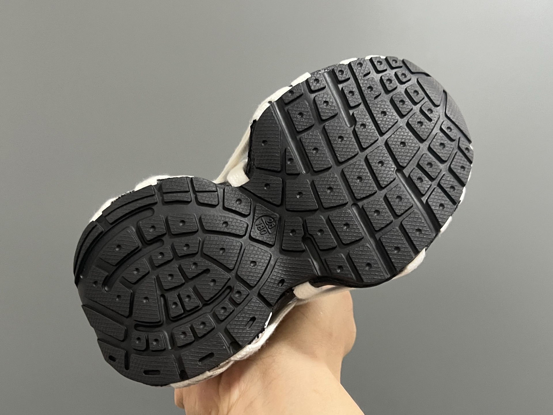 图片[5]-巴家新款蜘蛛侠绑带一脚蹬儿童老爹鞋 尺码：26-37码 经典巴黎世家老爹款式🆕 一脚蹬设计，穿脱方便✌🏻 时髦又洋气的老爹款式👍🏻-选品中心