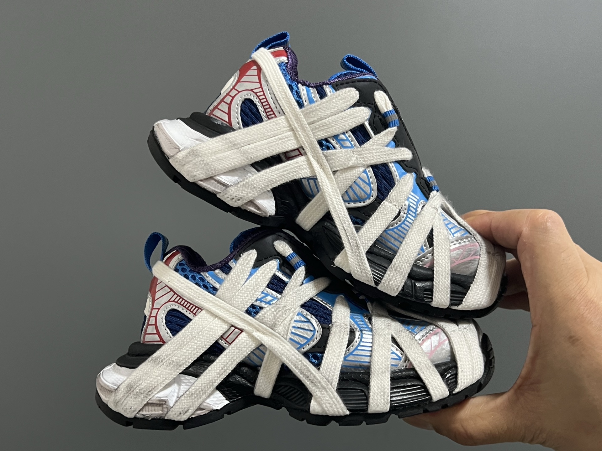 图片[9]-巴家新款蜘蛛侠绑带一脚蹬儿童老爹鞋 尺码：26-37码 经典巴黎世家老爹款式🆕 一脚蹬设计，穿脱方便✌🏻 时髦又洋气的老爹款式👍🏻-选品中心