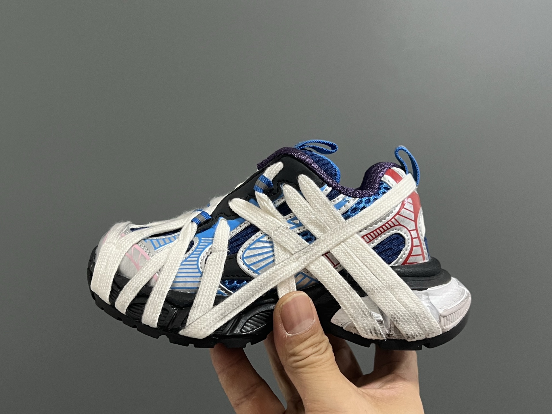 图片[4]-巴家新款蜘蛛侠绑带一脚蹬儿童老爹鞋 尺码：26-37码 经典巴黎世家老爹款式🆕 一脚蹬设计，穿脱方便✌🏻 时髦又洋气的老爹款式👍🏻-选品中心