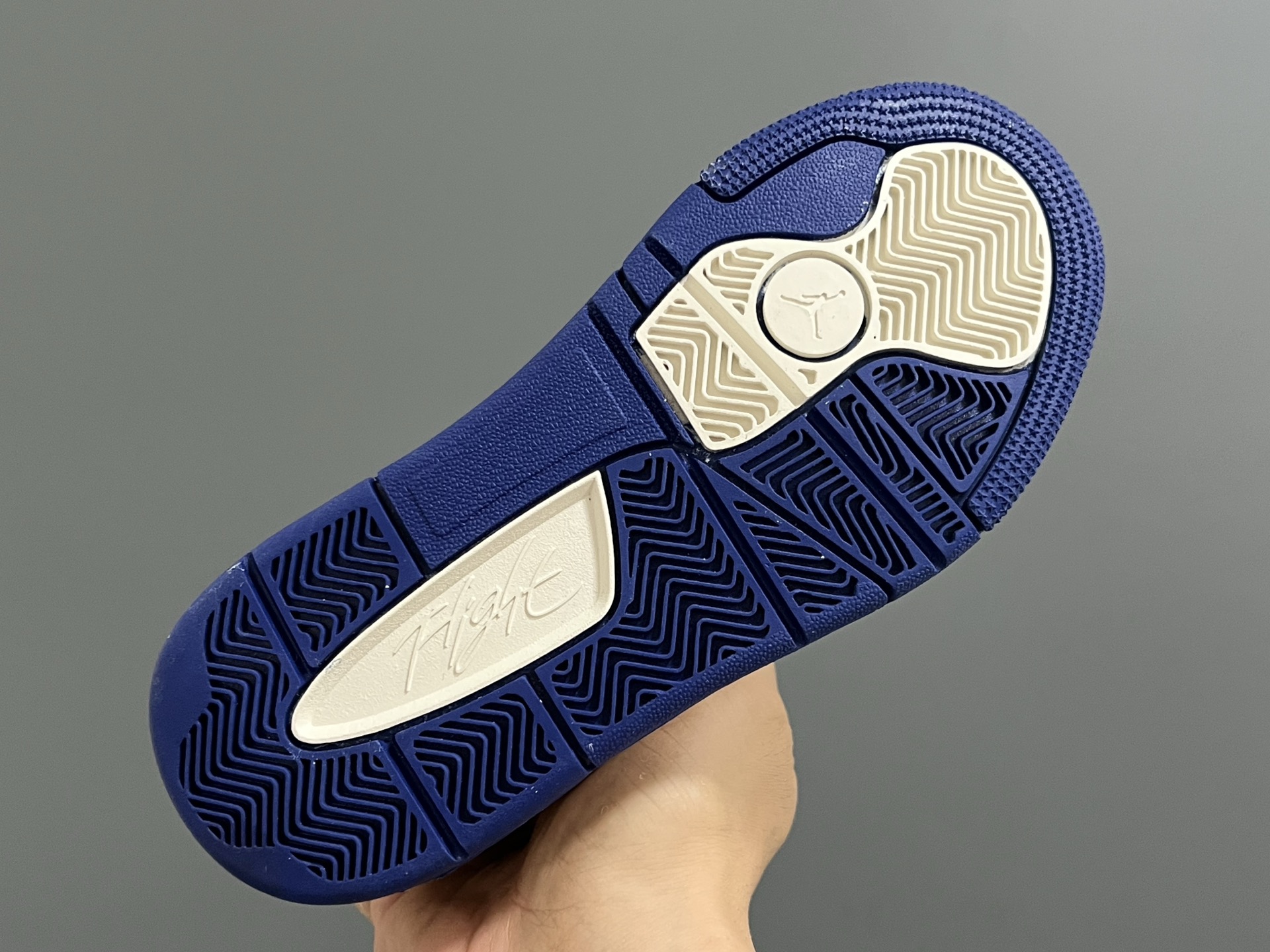 图片[5]-乔D新款Flight Court福来儿童低帮篮球板鞋 尺码：28-37码 集合AJ4、AJ5多万细节元素🆕 经典低帮篮球款式🏀 优质面料拼接，质感满满💯 橡胶耐磨防滑大底，脚感超赞👍🏻-选品中心