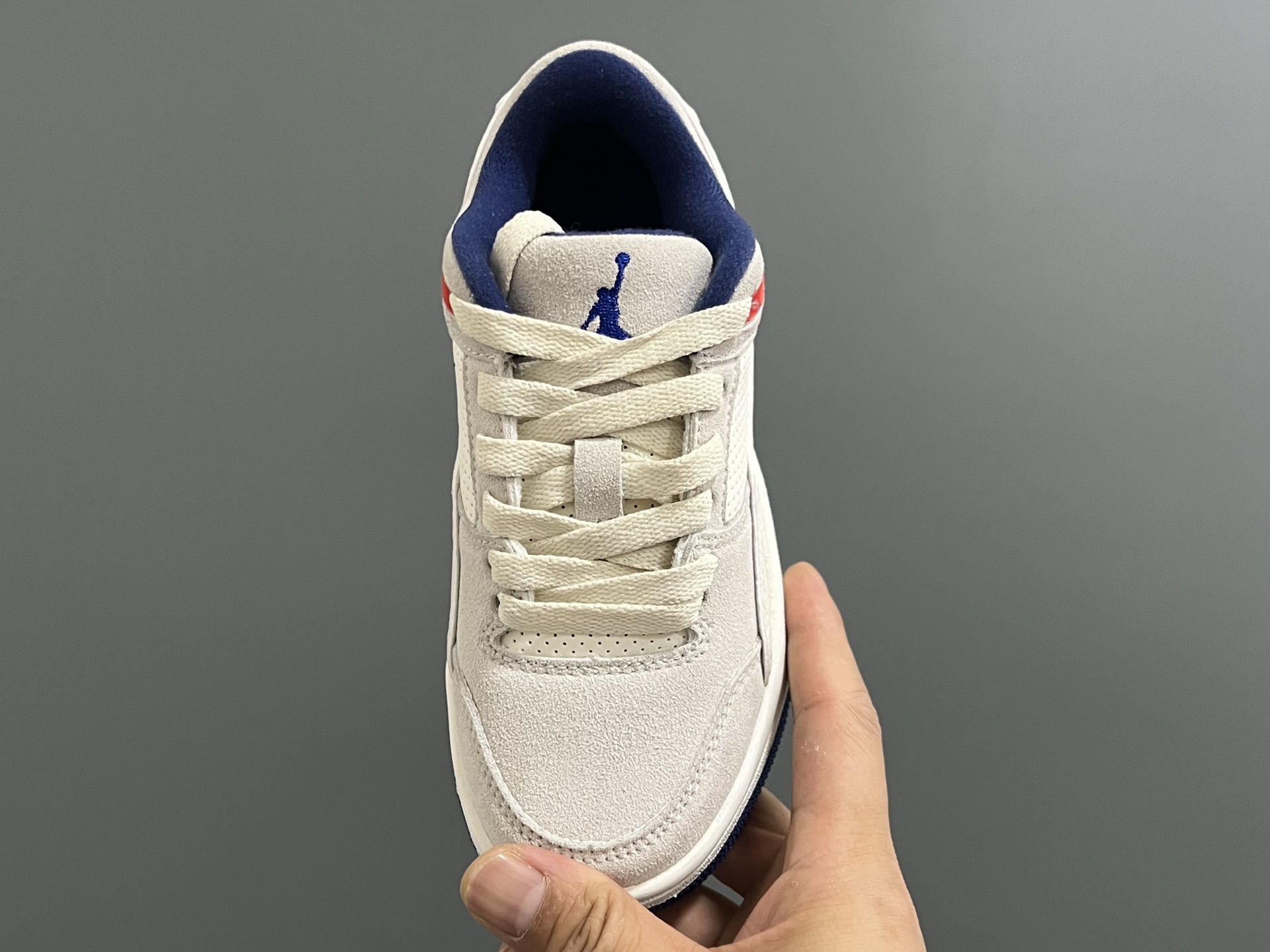 图片[8]-乔D新款Flight Court福来儿童低帮篮球板鞋 尺码：28-37码 集合AJ4、AJ5多万细节元素🆕 经典低帮篮球款式🏀 优质面料拼接，质感满满💯 橡胶耐磨防滑大底，脚感超赞👍🏻-选品中心