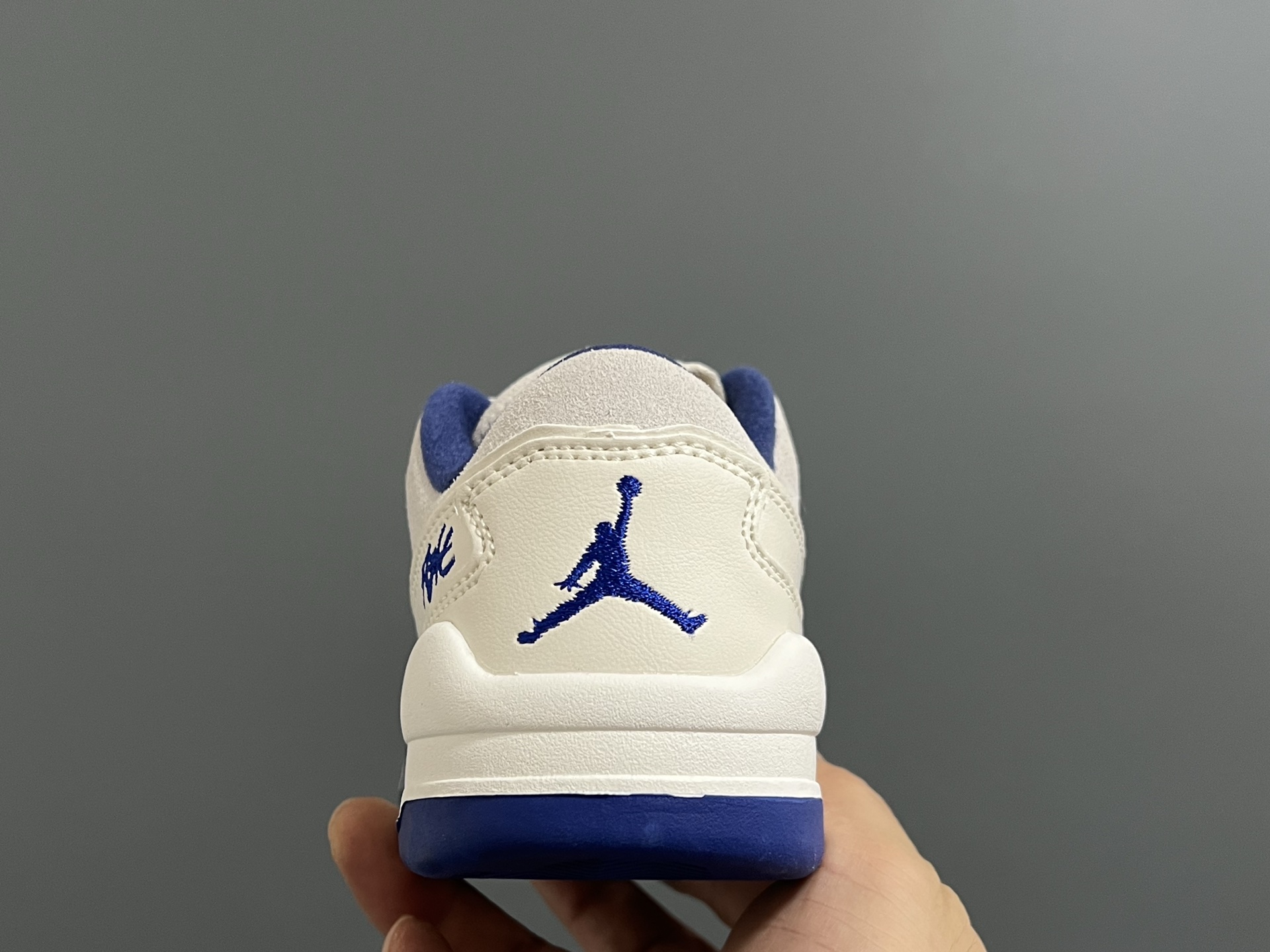 图片[7]-乔D新款Flight Court福来儿童低帮篮球板鞋 尺码：28-37码 集合AJ4、AJ5多万细节元素🆕 经典低帮篮球款式🏀 优质面料拼接，质感满满💯 橡胶耐磨防滑大底，脚感超赞👍🏻-选品中心