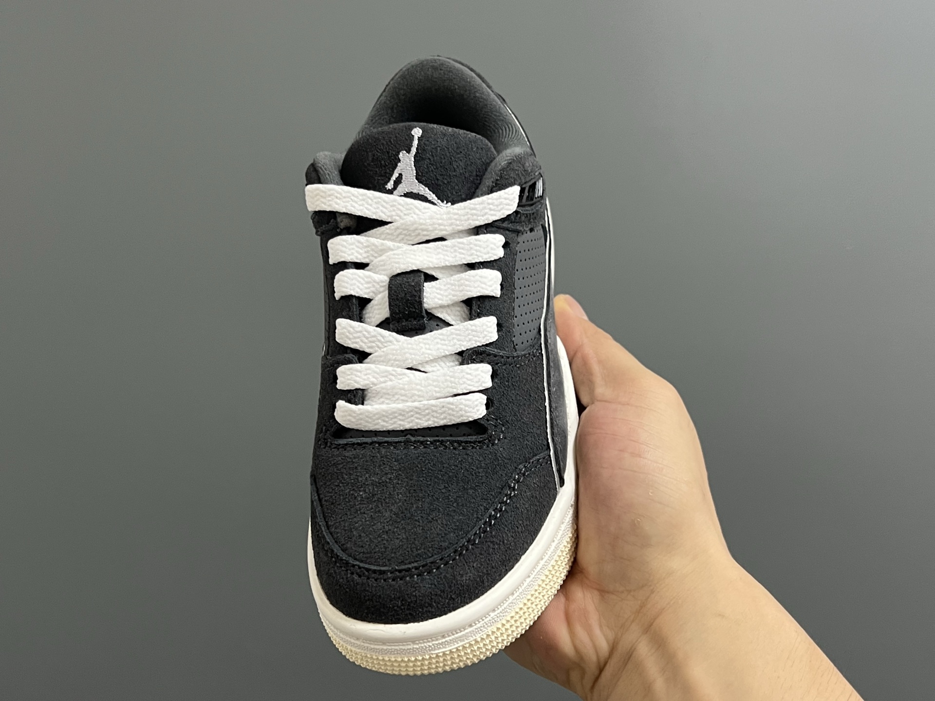 图片[3]-乔D新款Flight Court福来儿童低帮篮球板鞋 尺码：28-37码 集合AJ4、AJ5多万细节元素🆕 经典低帮篮球款式🏀 优质面料拼接，质感满满💯 橡胶耐磨防滑大底，脚感超赞👍🏻-选品中心