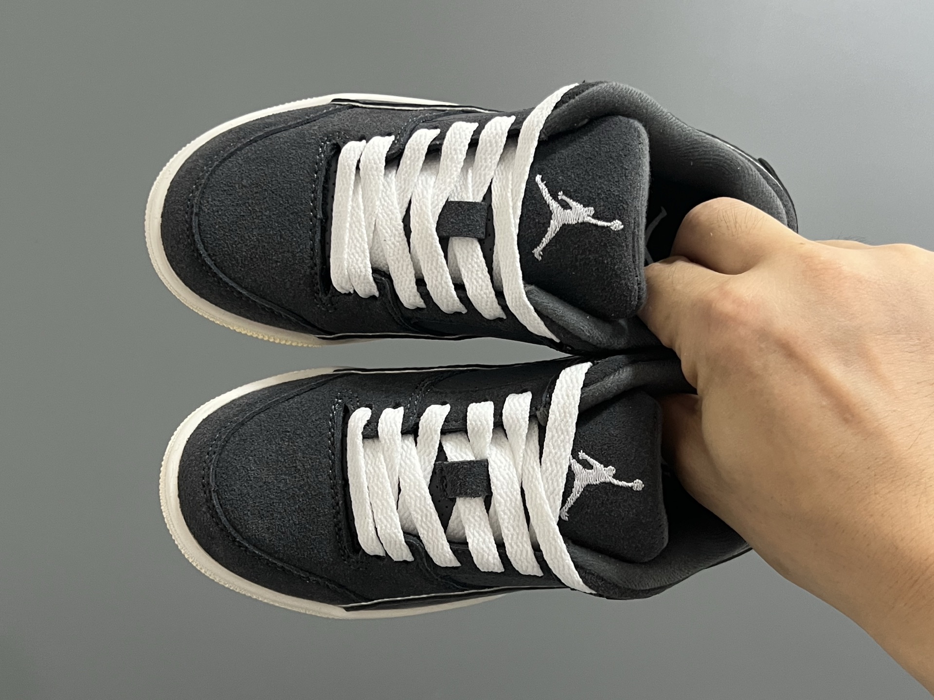 图片[2]-乔D新款Flight Court福来儿童低帮篮球板鞋 尺码：28-37码 集合AJ4、AJ5多万细节元素🆕 经典低帮篮球款式🏀 优质面料拼接，质感满满💯 橡胶耐磨防滑大底，脚感超赞👍🏻-选品中心