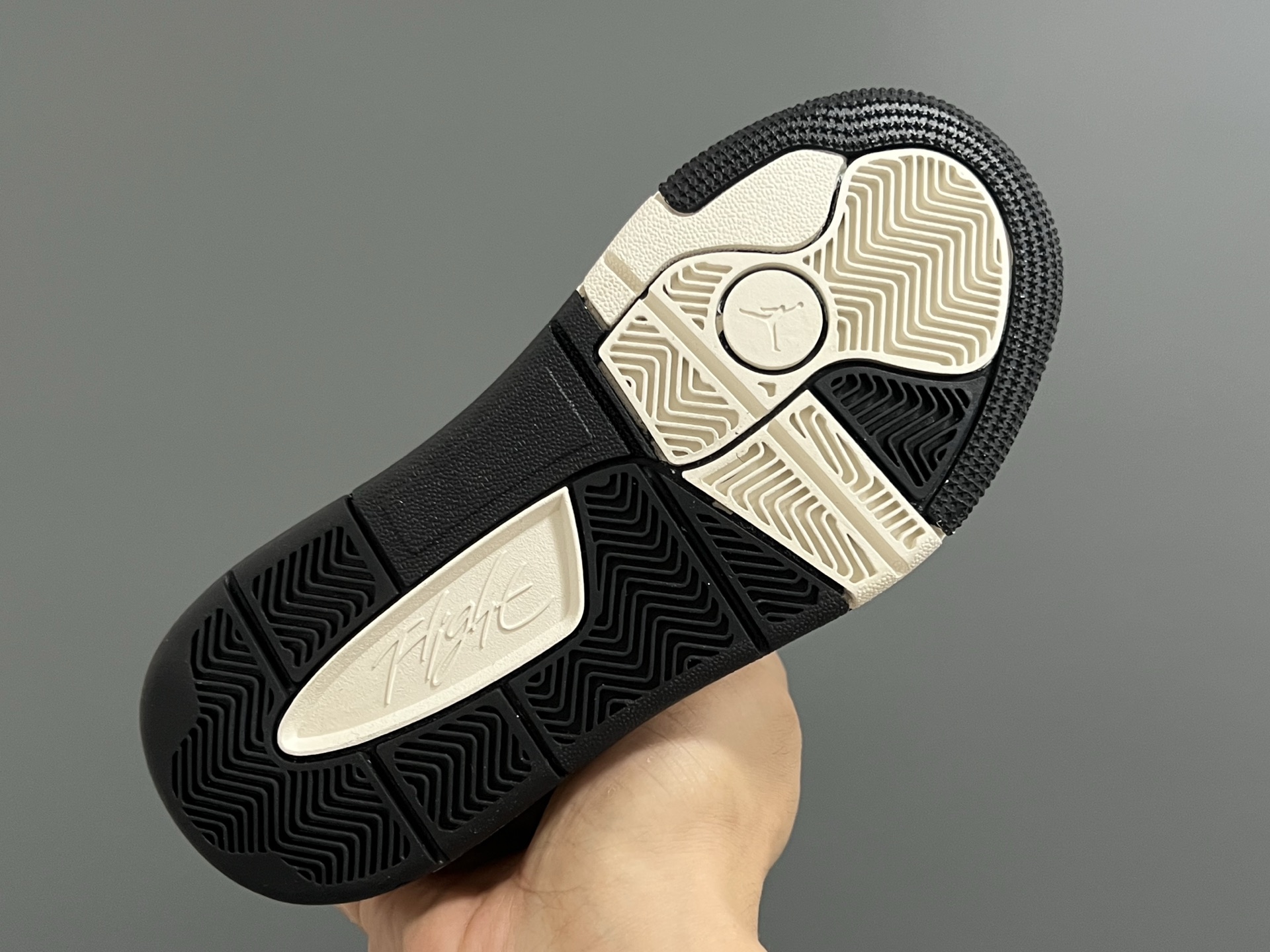 图片[8]-乔D新款Flight Court福来儿童低帮篮球板鞋 尺码：28-37码 集合AJ4、AJ5多万细节元素🆕 经典低帮篮球款式🏀 优质面料拼接，质感满满💯 橡胶耐磨防滑大底，脚感超赞👍🏻-选品中心