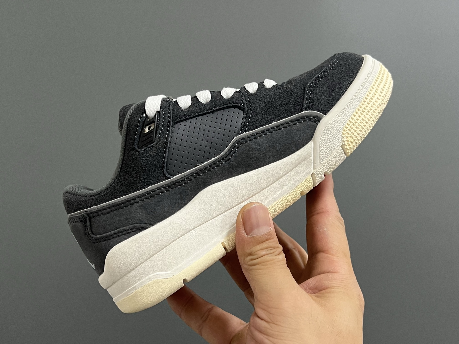 图片[6]-乔D新款Flight Court福来儿童低帮篮球板鞋 尺码：28-37码 集合AJ4、AJ5多万细节元素🆕 经典低帮篮球款式🏀 优质面料拼接，质感满满💯 橡胶耐磨防滑大底，脚感超赞👍🏻-选品中心