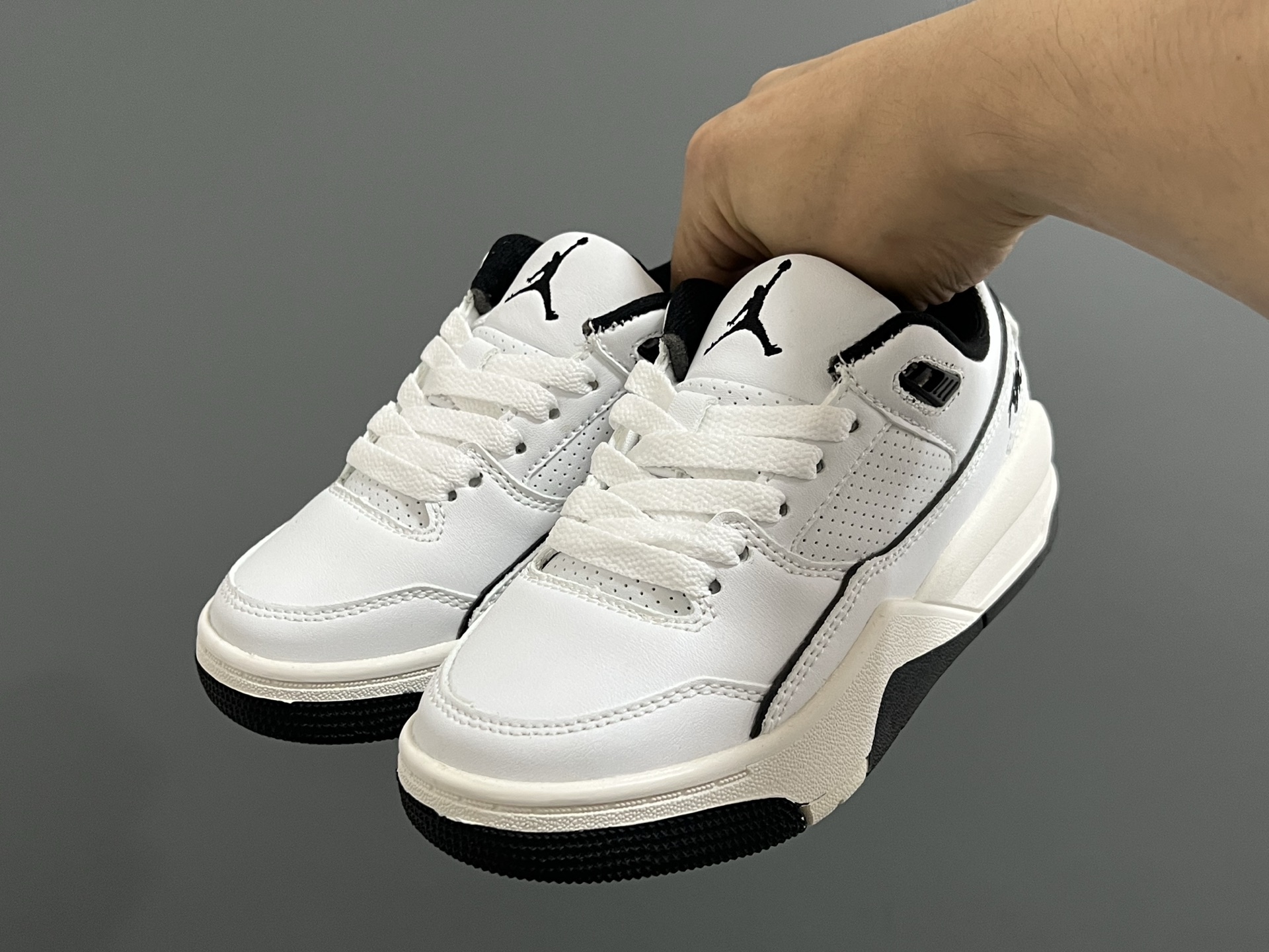 图片[2]-乔D新款Flight Court福来儿童低帮篮球板鞋 尺码：28-37码 集合AJ4、AJ5多万细节元素🆕 经典低帮篮球款式🏀 优质面料拼接，质感满满💯 橡胶耐磨防滑大底，脚感超赞👍🏻-选品中心