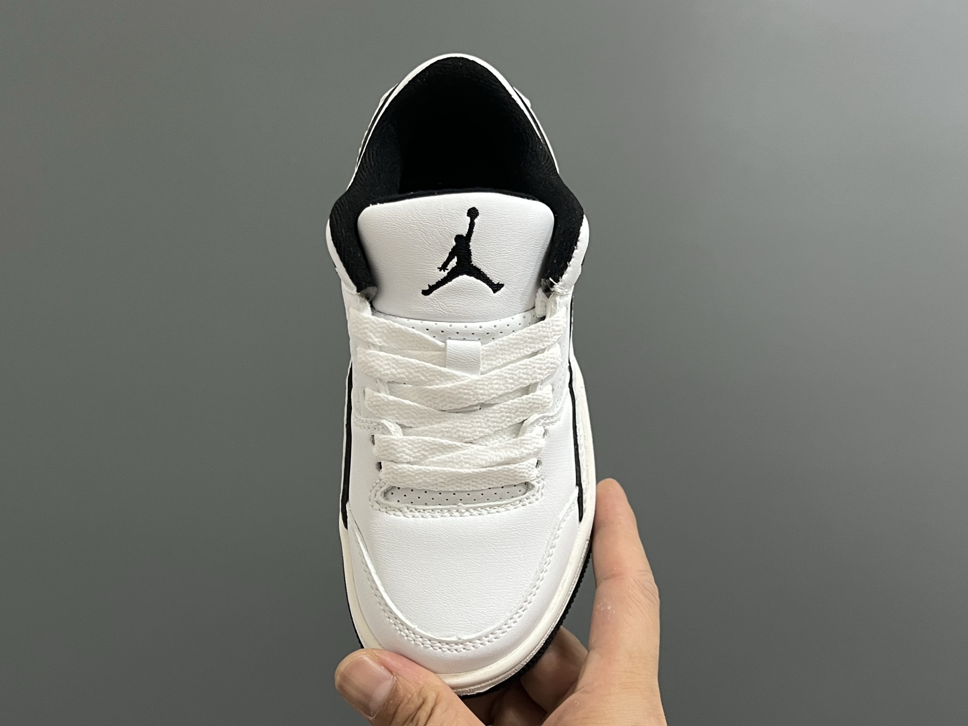 图片[7]-乔D新款Flight Court福来儿童低帮篮球板鞋 尺码：28-37码 集合AJ4、AJ5多万细节元素🆕 经典低帮篮球款式🏀 优质面料拼接，质感满满💯 橡胶耐磨防滑大底，脚感超赞👍🏻-选品中心