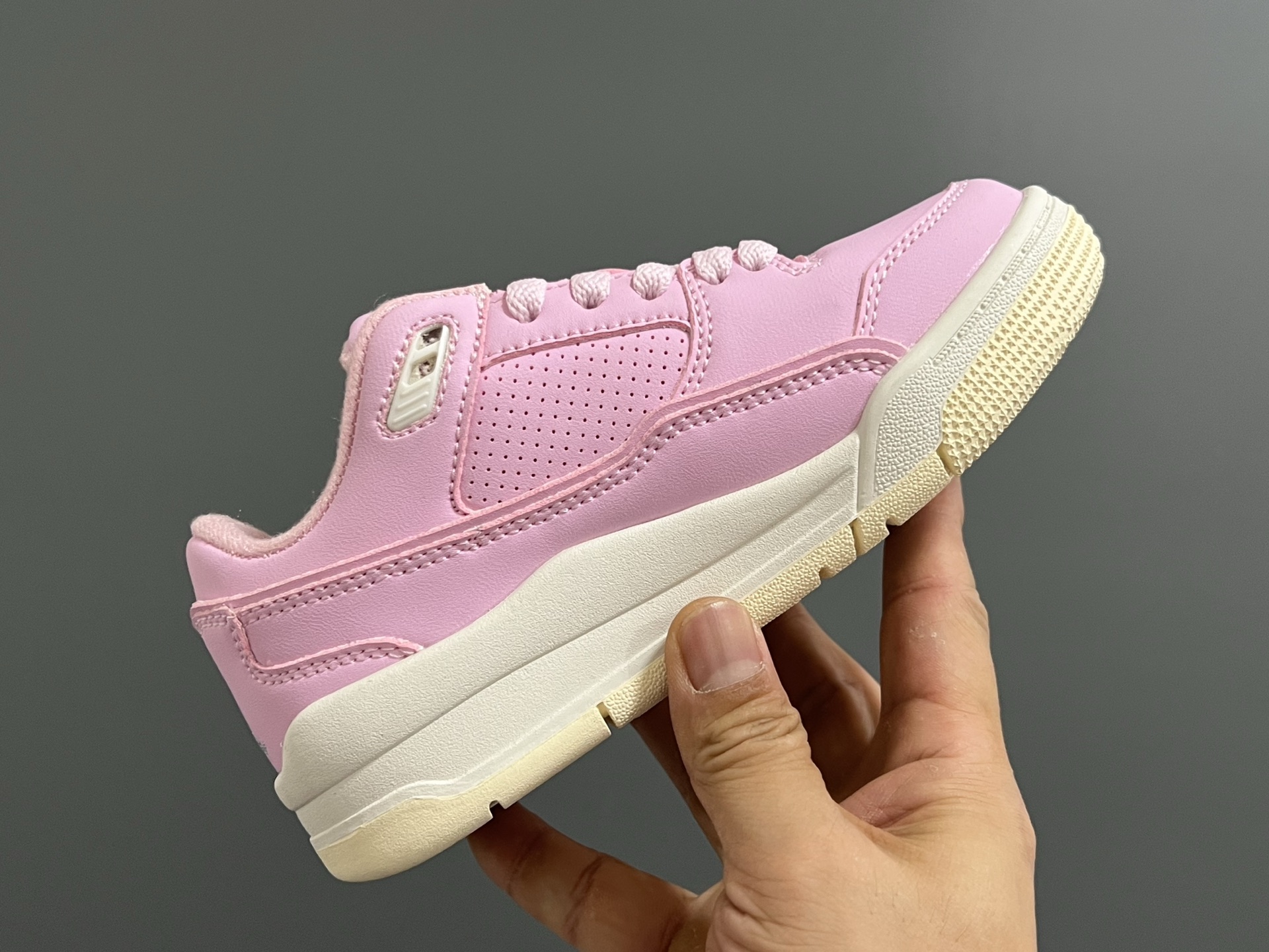 图片[6]-乔D新款Flight Court福来儿童低帮篮球板鞋 尺码：28-37码 集合AJ4、AJ5多万细节元素🆕 经典低帮篮球款式🏀 优质面料拼接，质感满满💯 橡胶耐磨防滑大底，脚感超赞👍🏻-选品中心