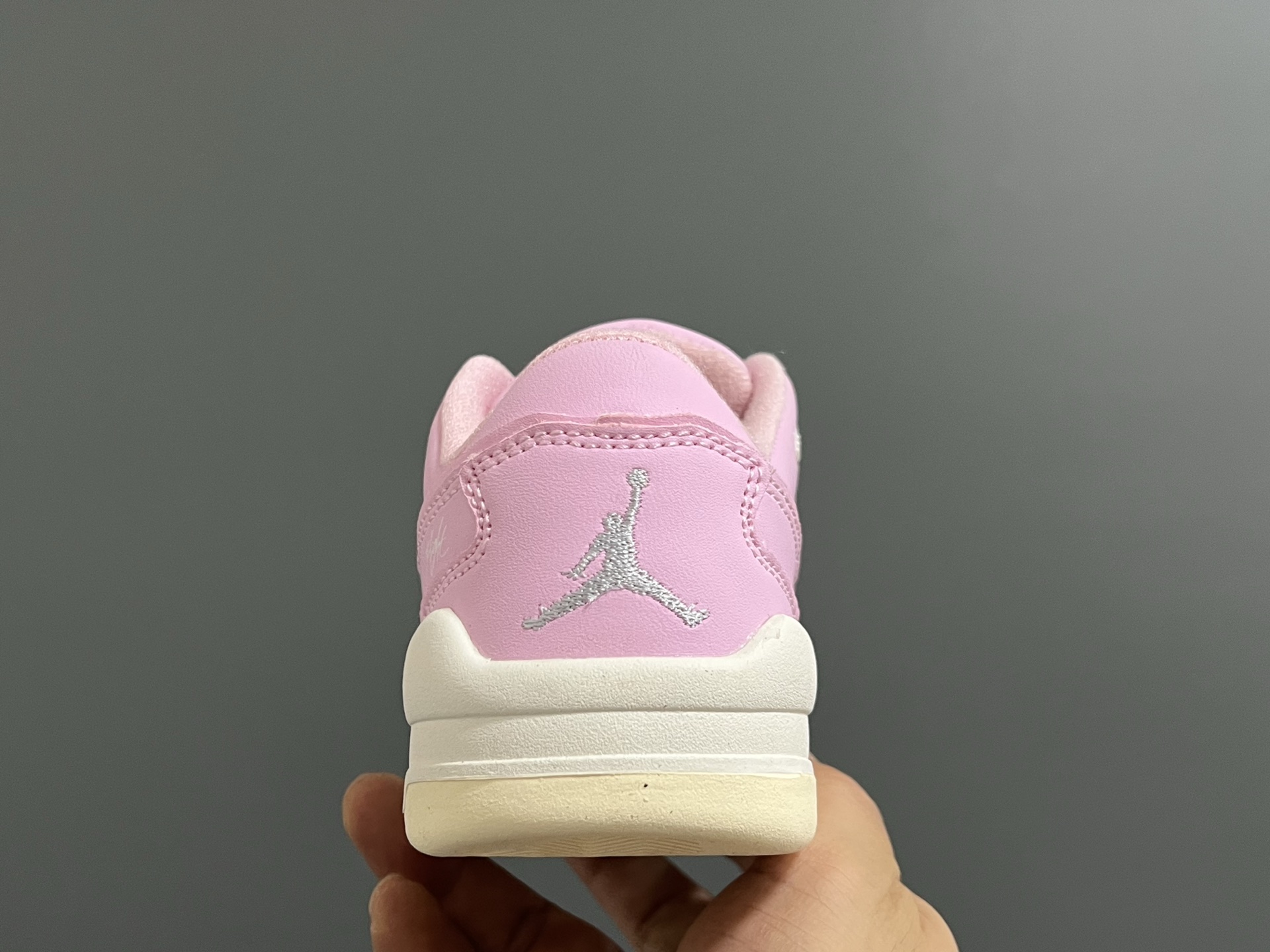 图片[7]-乔D新款Flight Court福来儿童低帮篮球板鞋 尺码：28-37码 集合AJ4、AJ5多万细节元素🆕 经典低帮篮球款式🏀 优质面料拼接，质感满满💯 橡胶耐磨防滑大底，脚感超赞👍🏻-选品中心