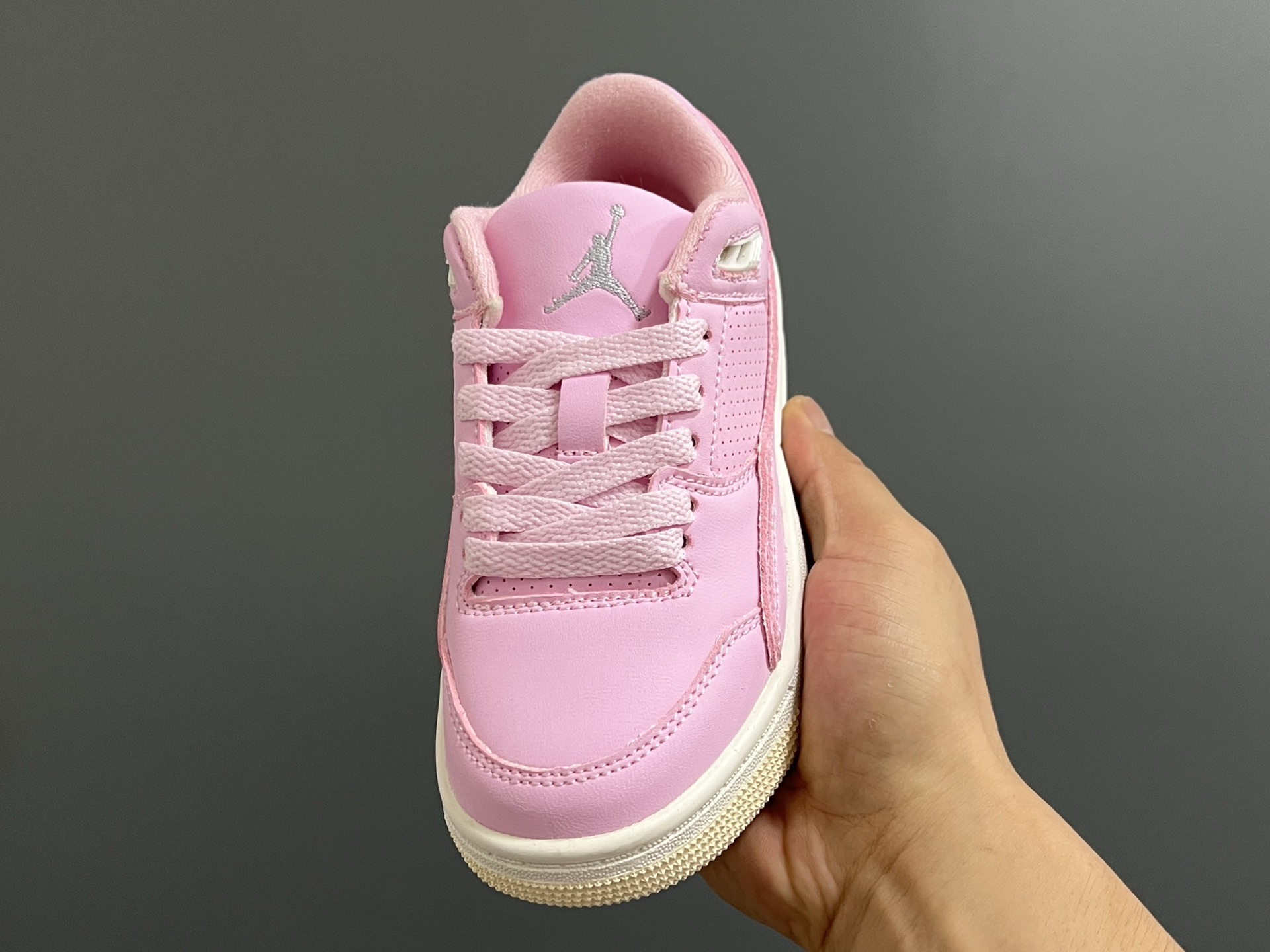 图片[3]-乔D新款Flight Court福来儿童低帮篮球板鞋 尺码：28-37码 集合AJ4、AJ5多万细节元素🆕 经典低帮篮球款式🏀 优质面料拼接，质感满满💯 橡胶耐磨防滑大底，脚感超赞👍🏻-选品中心