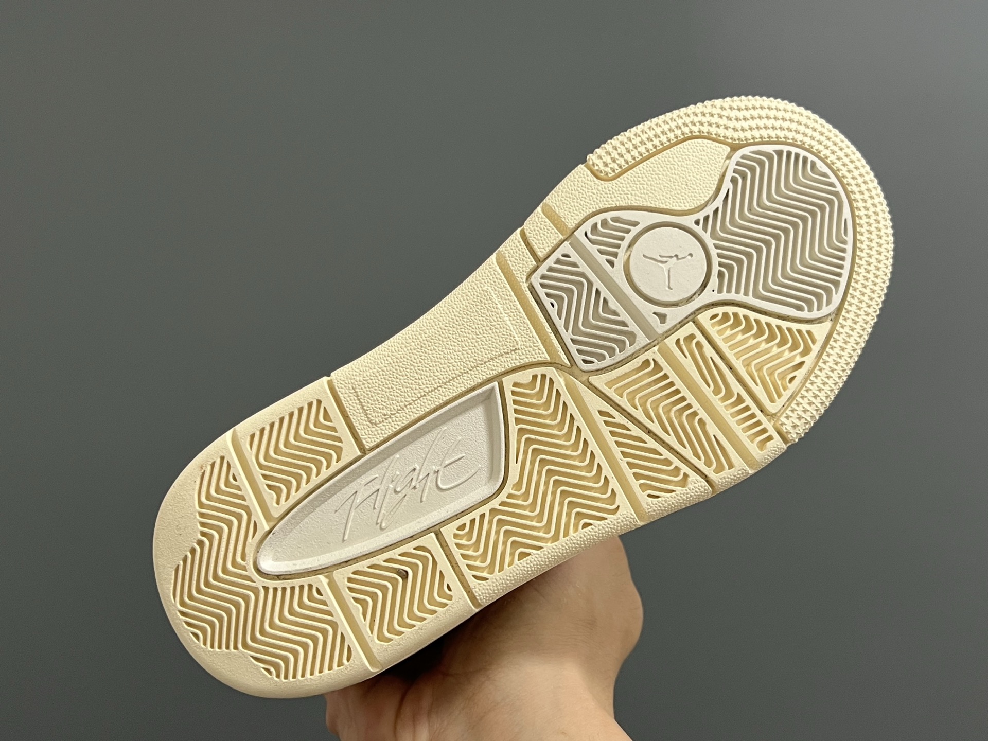 图片[5]-乔D新款Flight Court福来儿童低帮篮球板鞋 尺码：28-37码 集合AJ4、AJ5多万细节元素🆕 经典低帮篮球款式🏀 优质面料拼接，质感满满💯 橡胶耐磨防滑大底，脚感超赞👍🏻-选品中心