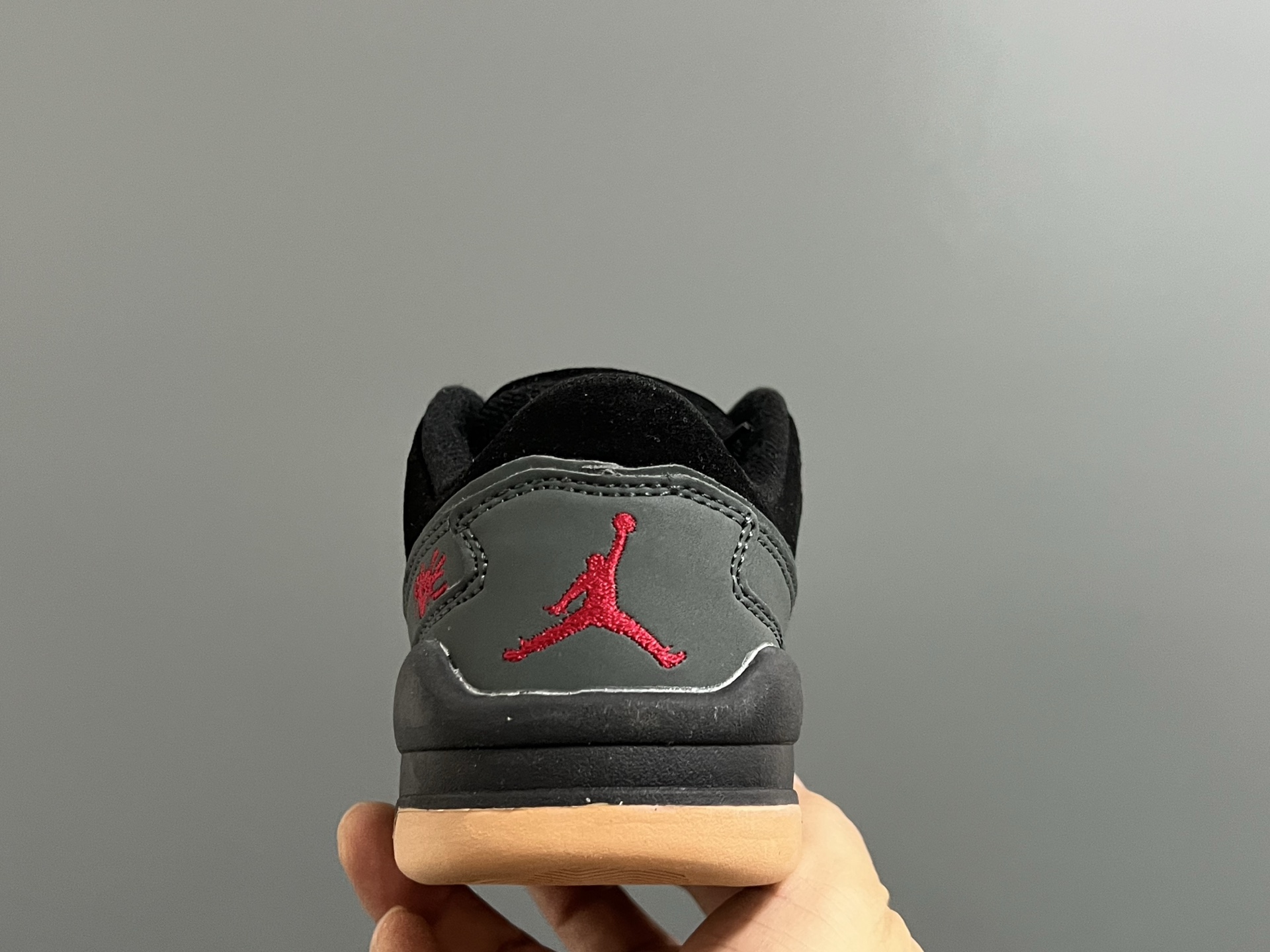 图片[7]-乔D新款Flight Court福来儿童低帮篮球板鞋 尺码：28-37码 集合AJ4、AJ5多万细节元素🆕 经典低帮篮球款式🏀 优质面料拼接，质感满满💯 橡胶耐磨防滑大底，脚感超赞👍🏻-选品中心