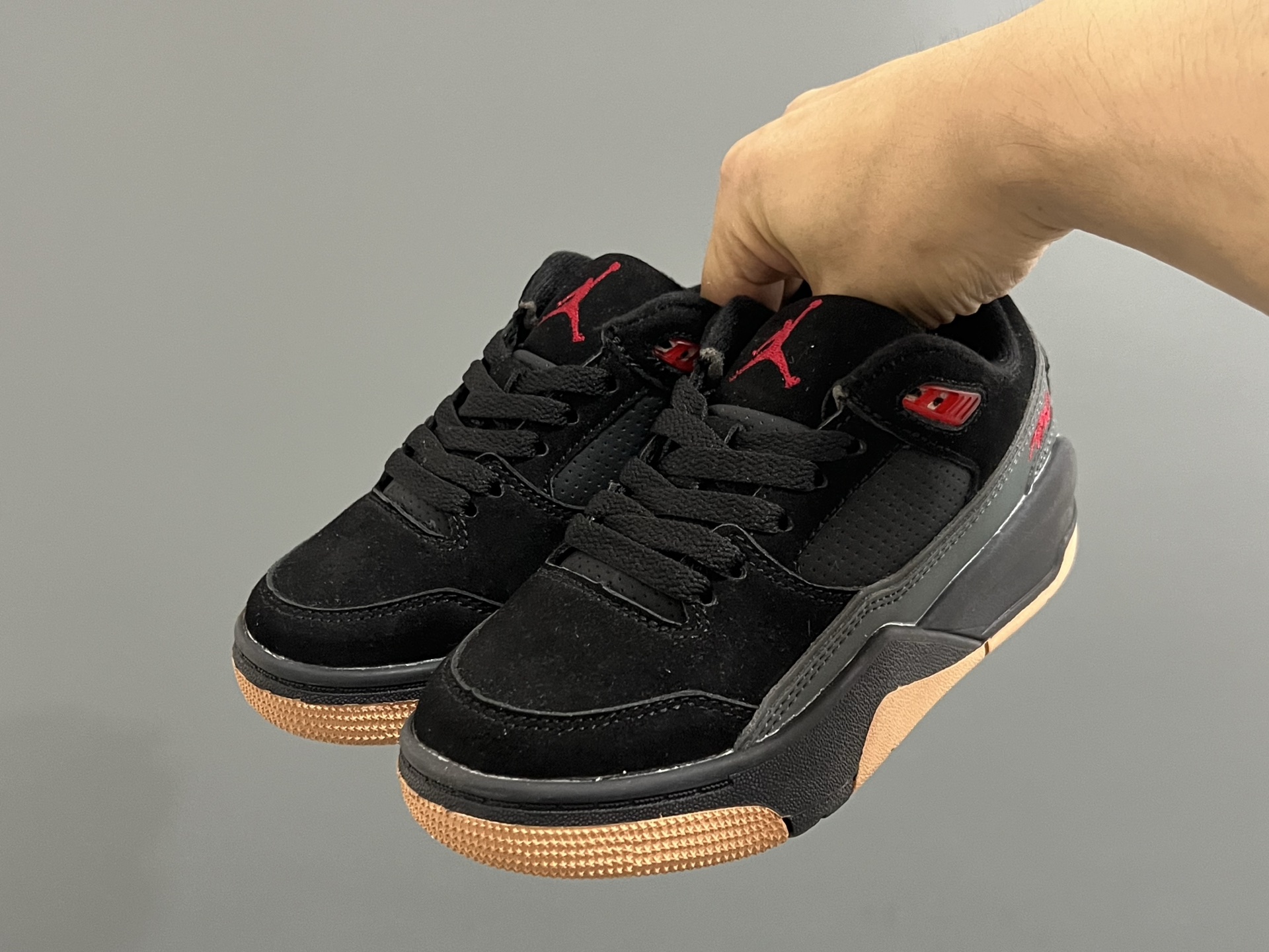 图片[2]-乔D新款Flight Court福来儿童低帮篮球板鞋 尺码：28-37码 集合AJ4、AJ5多万细节元素🆕 经典低帮篮球款式🏀 优质面料拼接，质感满满💯 橡胶耐磨防滑大底，脚感超赞👍🏻-选品中心