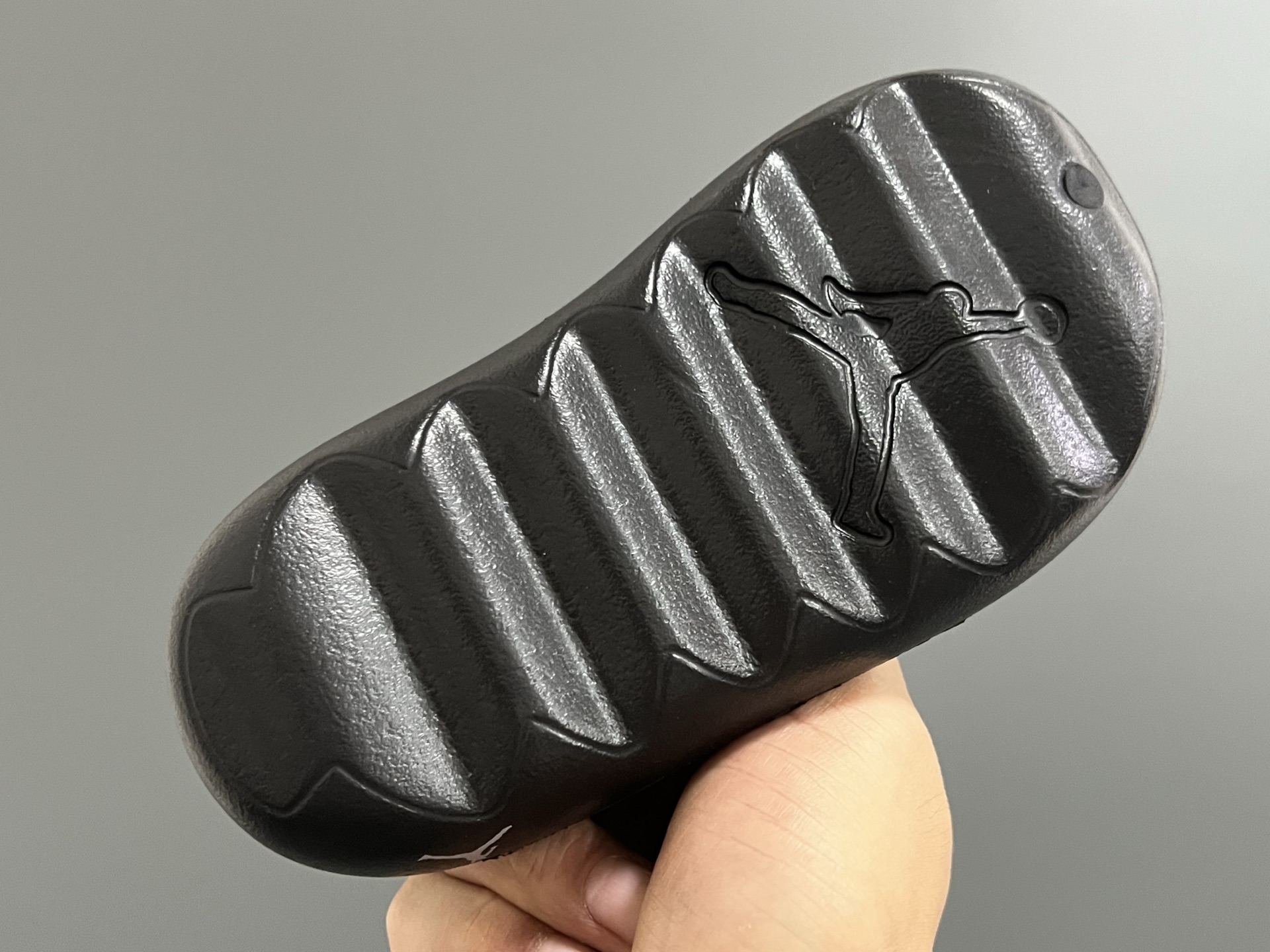 图片[8]-乔D新款儿童大小童洞洞凉鞋 尺码：22-35码 专柜同步新款🆕 洞洞凉鞋设计，透气舒适☁️ 一体成型EVA，超轻超好穿✌🏻 小童松紧带，大童织带设计 鞋底也大小童区分，匠心打造❤️-选品中心