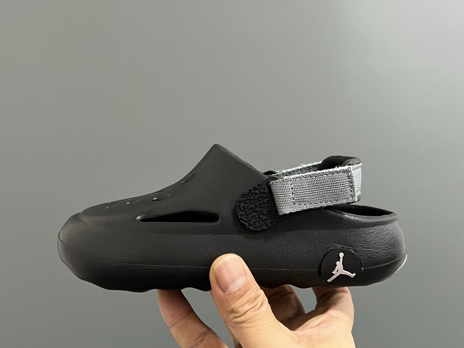 图片[4]-乔D新款儿童大小童洞洞凉鞋 尺码：22-35码 专G同步新款🆕 洞洞凉鞋设计，透气舒适☁️ 一体成型EVA，超轻超好穿✌🏻 小童松紧带，大童织带设计 鞋底也大小童区分，匠心打造❤️-选品中心