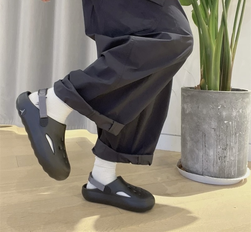 图片[9]-乔D新款儿童大小童洞洞凉鞋 尺码：22-35码 专柜同步新款🆕 洞洞凉鞋设计，透气舒适☁️ 一体成型EVA，超轻超好穿✌🏻 小童松紧带，大童织带设计 鞋底也大小童区分，匠心打造❤️-选品中心