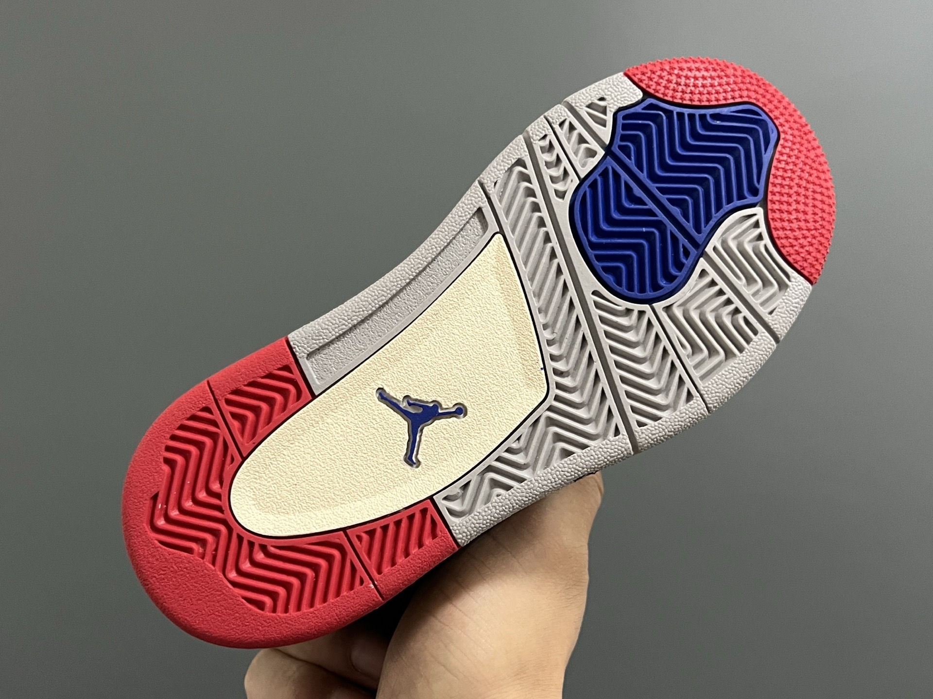 图片[5]-乔/4代新款男女童儿童篮球鞋运动鞋 尺码：22-37.5码 潮童必备的AJ4，百搭时尚🆒 采用头层皮打造，高级感满满🈵️ 打理超方便✔️ 橡胶组合大底，耐磨防滑👍🏻 史上最全配色，怎么选都不会踩雷🔥-选品中心