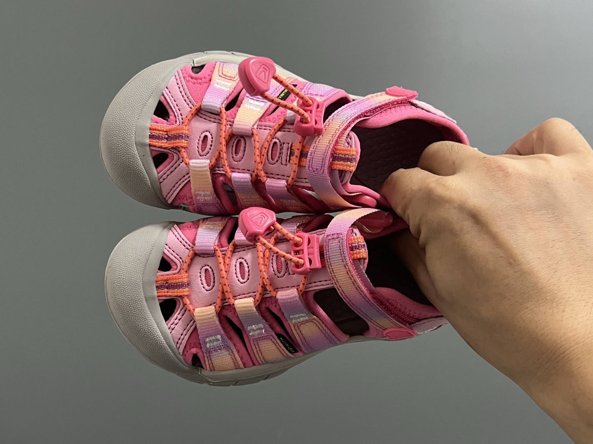 图片[2]-顶配版KEEN潮牌户外儿童涉水溯溪凉鞋 尺码：24-37码 户外大佬—KEEN科恩潮牌⛺️ 优质尼龙材料镂空拼接，透气又舒适☁️ 橡胶耐磨防滑包头大底✅ 应对轻松不管是室内还是户外的各种地形✌🏻 高端客户必入单品❤️-选品中心