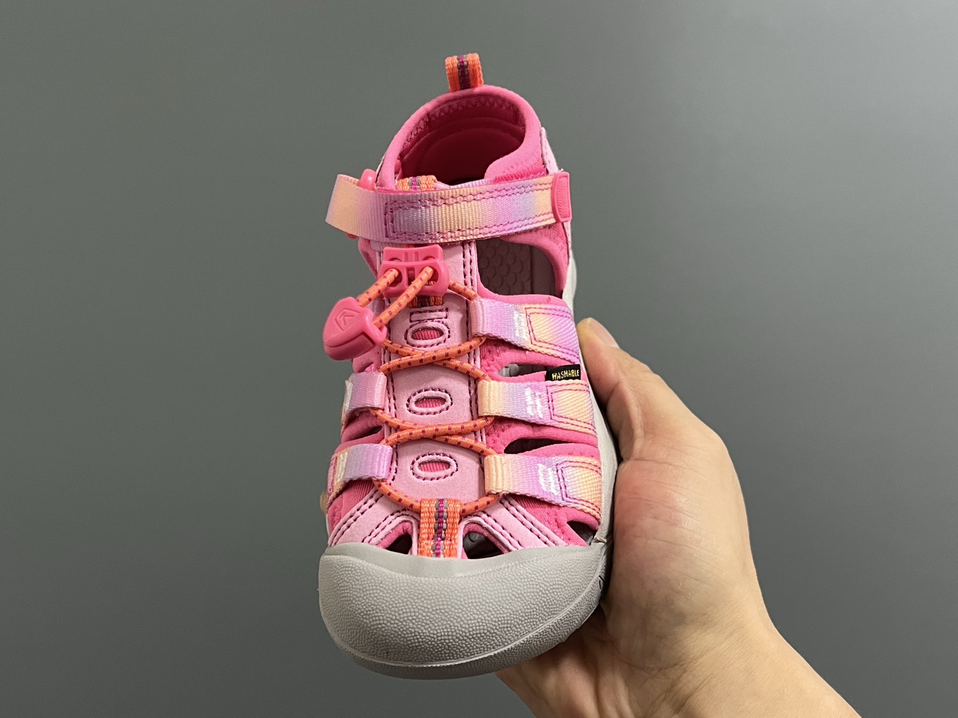 图片[3]-顶配版KEEN潮牌户外儿童涉水溯溪凉鞋 尺码：24-37码 户外大佬—KEEN科恩潮牌⛺️ 优质尼龙材料镂空拼接，透气又舒适☁️ 橡胶耐磨防滑包头大底✅ 应对轻松不管是室内还是户外的各种地形✌🏻 高端客户必入单品❤️-选品中心