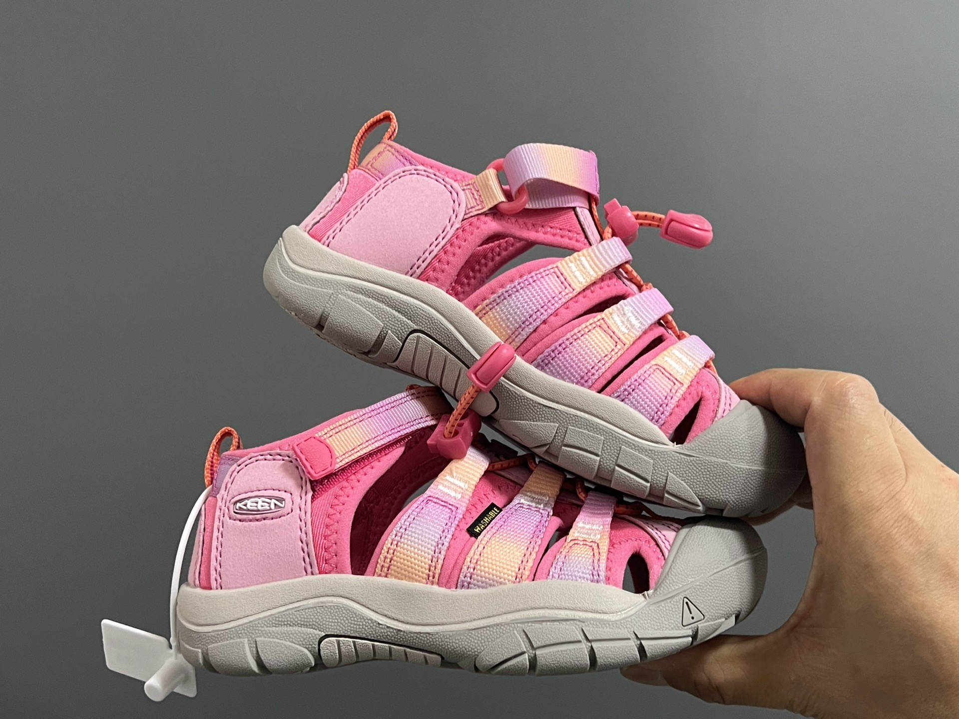 图片[9]-顶配版KEEN潮牌户外儿童涉水溯溪凉鞋 尺码：24-37码 户外大佬—KEEN科恩潮牌⛺️ 优质尼龙材料镂空拼接，透气又舒适☁️ 橡胶耐磨防滑包头大底✅ 应对轻松不管是室内还是户外的各种地形✌🏻 高端客户必入单品❤️-选品中心