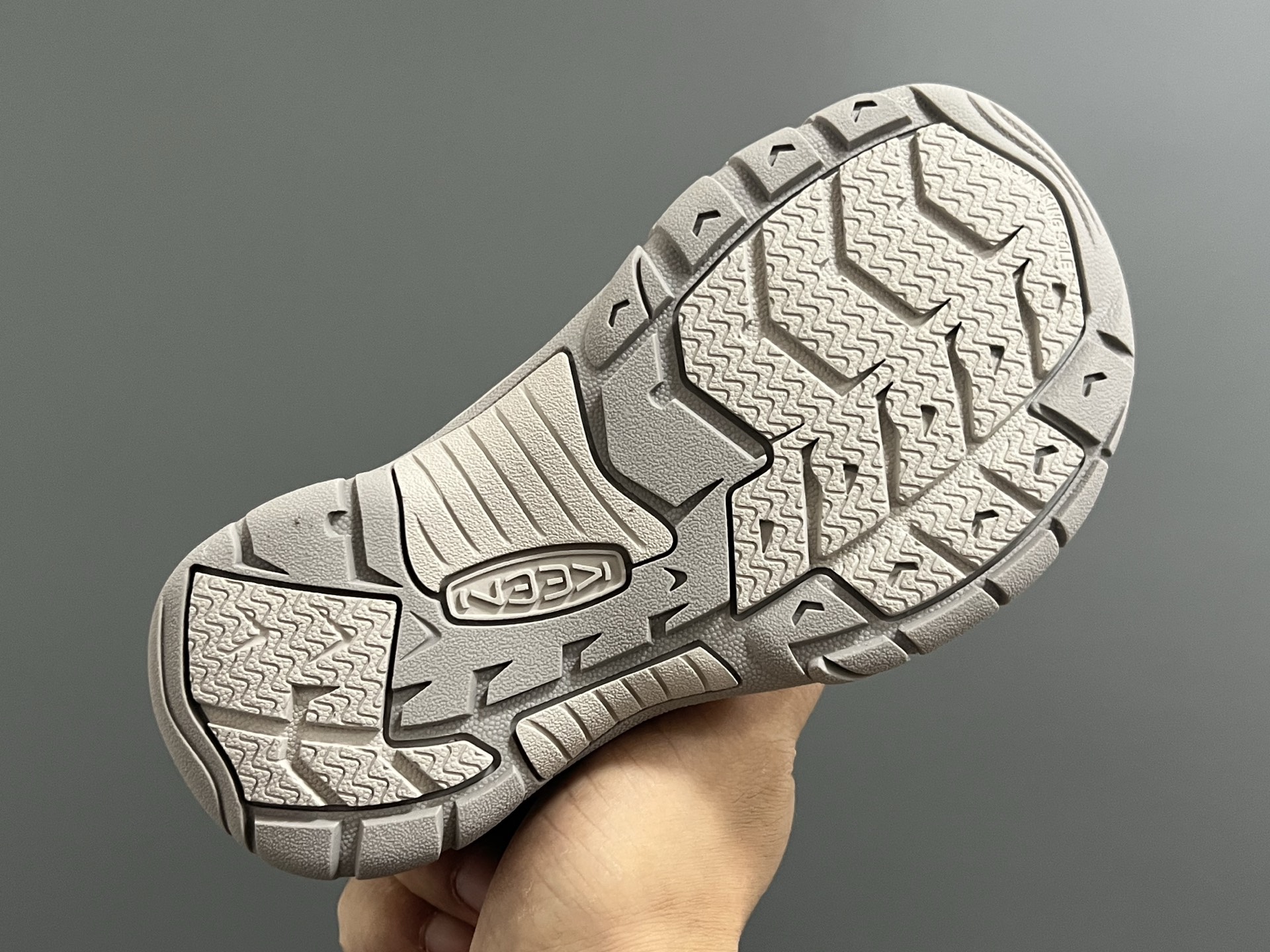 图片[5]-顶配版KEEN潮牌户外儿童涉水溯溪凉鞋 尺码：24-37码 户外大佬—KEEN科恩潮牌⛺️ 优质尼龙材料镂空拼接，透气又舒适☁️ 橡胶耐磨防滑包头大底✅ 应对轻松不管是室内还是户外的各种地形✌🏻 高端客户必入单品❤️-选品中心