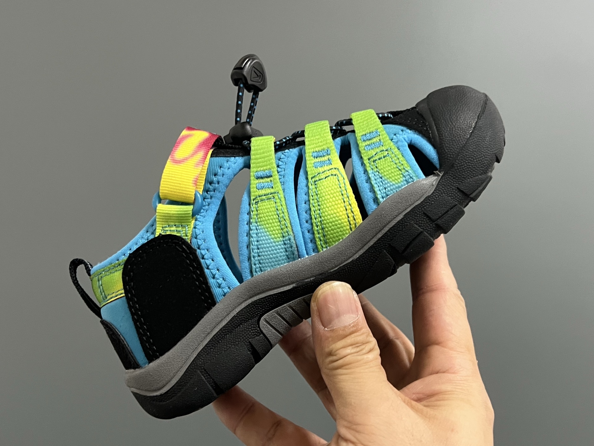 图片[8]-顶配版KEEN潮牌户外儿童涉水溯溪凉鞋 尺码：24-37码 户外大佬—KEEN科恩潮牌⛺️ 优质尼龙材料镂空拼接，透气又舒适☁️ 橡胶耐磨防滑包头大底✅ 应对轻松不管是室内还是户外的各种地形✌🏻 高端客户必入单品❤️-选品中心