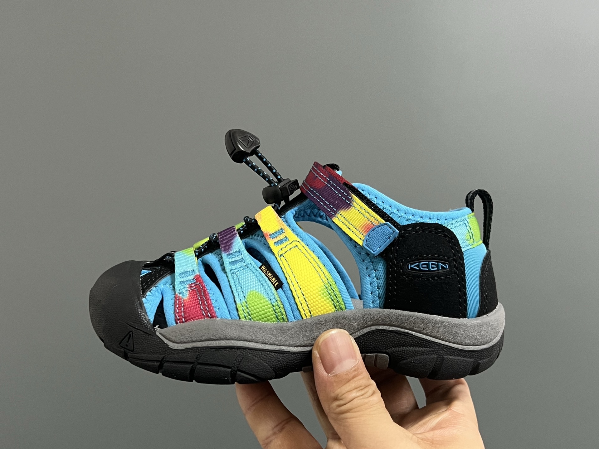 图片[4]-顶配版KEEN潮牌户外儿童涉水溯溪凉鞋 尺码：24-37码 户外大佬—KEEN科恩潮牌⛺️ 优质尼龙材料镂空拼接，透气又舒适☁️ 橡胶耐磨防滑包头大底✅ 应对轻松不管是室内还是户外的各种地形✌🏻 高端客户必入单品❤️-选品中心