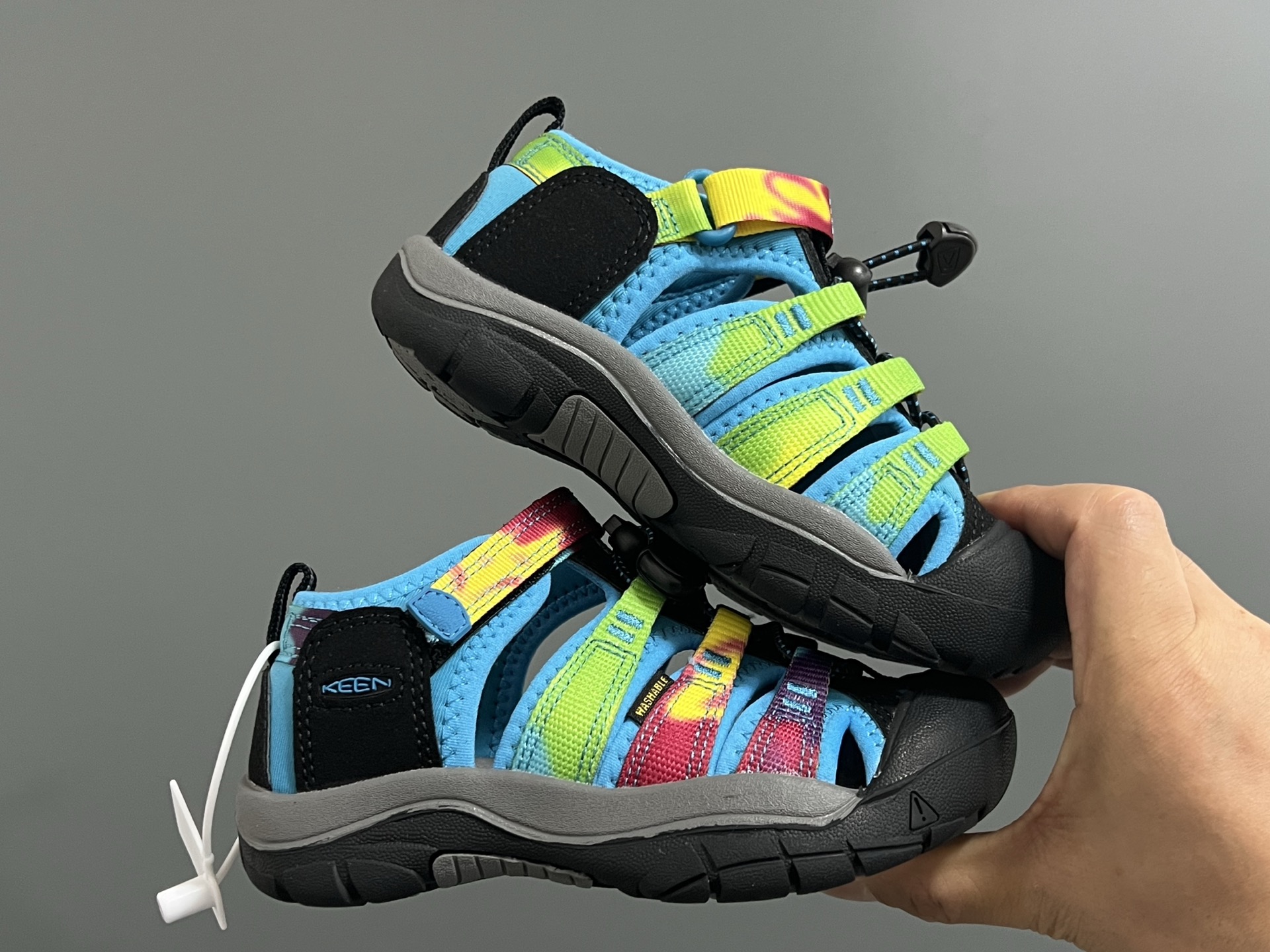 图片[9]-顶配版KEEN潮牌户外儿童涉水溯溪凉鞋 尺码：24-37码 户外大佬—KEEN科恩潮牌⛺️ 优质尼龙材料镂空拼接，透气又舒适☁️ 橡胶耐磨防滑包头大底✅ 应对轻松不管是室内还是户外的各种地形✌🏻 高端客户必入单品❤️-选品中心