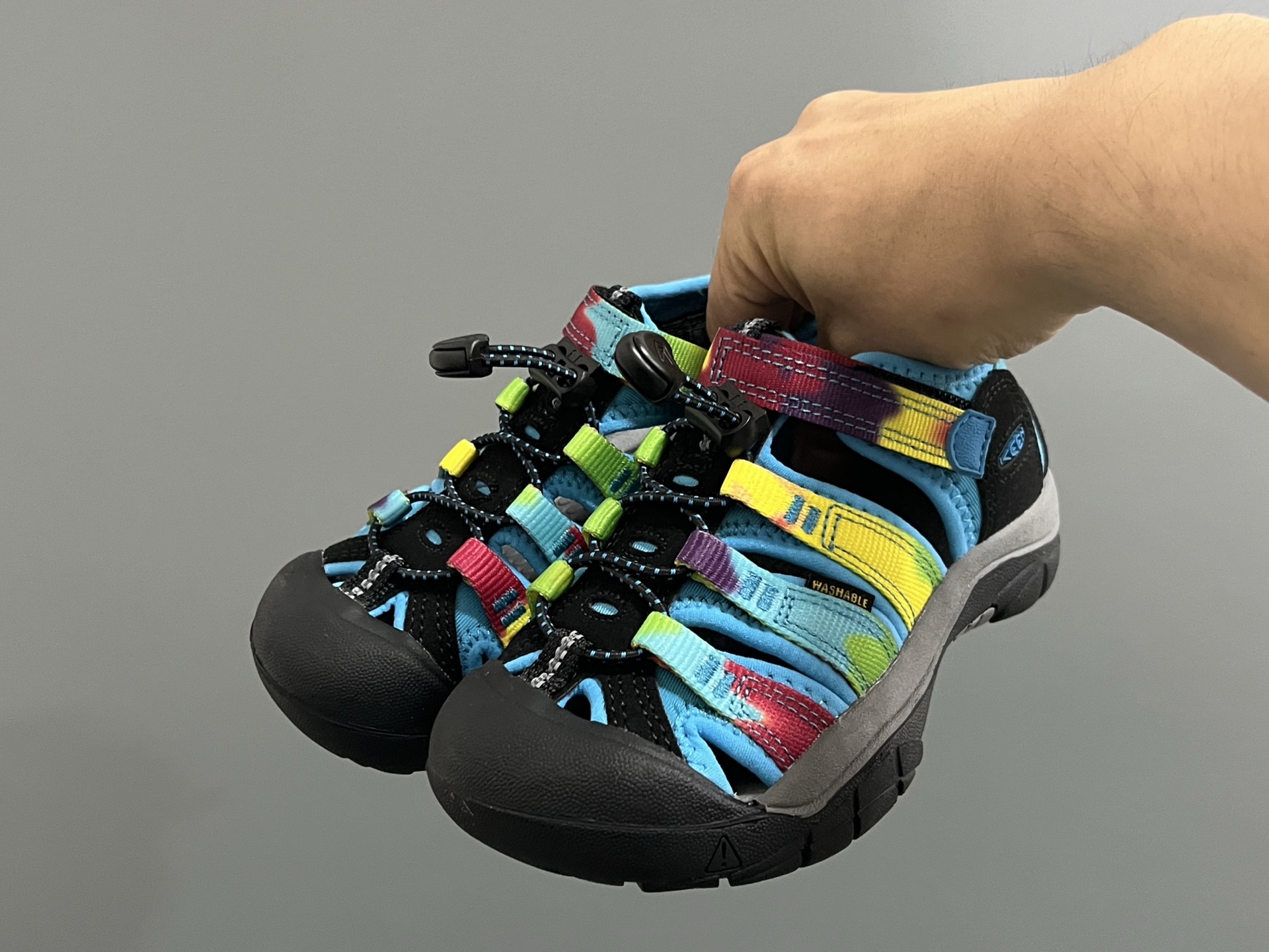 图片[2]-顶配版KEEN潮牌户外儿童涉水溯溪凉鞋 尺码：24-37码 户外大佬—KEEN科恩潮牌⛺️ 优质尼龙材料镂空拼接，透气又舒适☁️ 橡胶耐磨防滑包头大底✅ 应对轻松不管是室内还是户外的各种地形✌🏻 高端客户必入单品❤️-选品中心