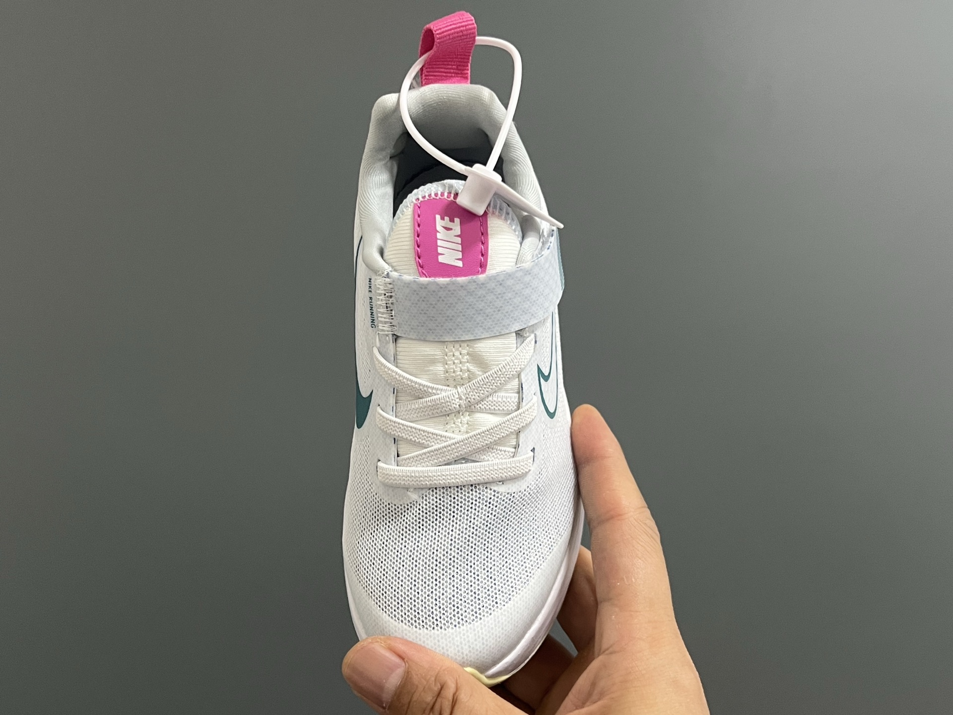 图片[8]-NK 新款ZOOM气垫亲子运动鞋 尺码：27-39码 专柜同步新品🆕 ZOOM气垫后跟，脚感不言而喻✌🏻 魔术贴➕松紧带，轻松调节✔️ 透气性针织鞋面，不怕闷脚丫☁️ 耐磨防滑大底，脚感十足👍🏻-选品中心